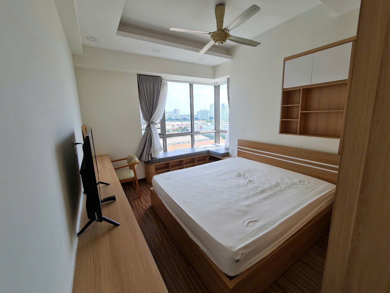 Cho thuê căn hộ Hưng Phúc - nguyễn lương bằng quận 7. Diện tích: 98m, 3 phòng ngủ, 2 wc. Nội thất đầy đủ, ô xe, view biệt thự. Gía 25tr . Anh chị xem nhà liên hê: hotline Ngọc Thư - 9301