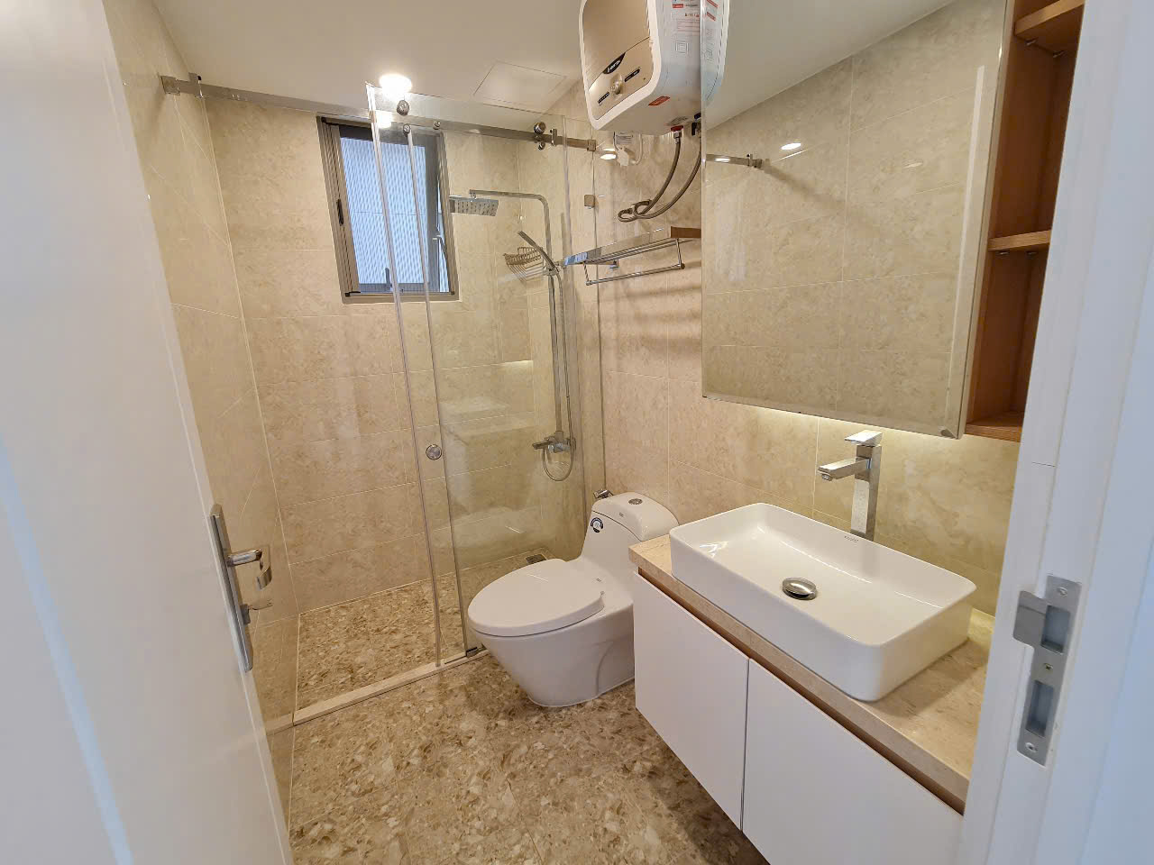 Cho thuê căn hộ Hưng Phúc - nguyễn lương bằng quận 7. Diện tích: 98m, 3 phòng ngủ, 2 wc. Nội thất đầy đủ, ô xe, view biệt thự. Gía 25tr . Anh chị xem nhà liên hê: hotline Ngọc Thư - 9303