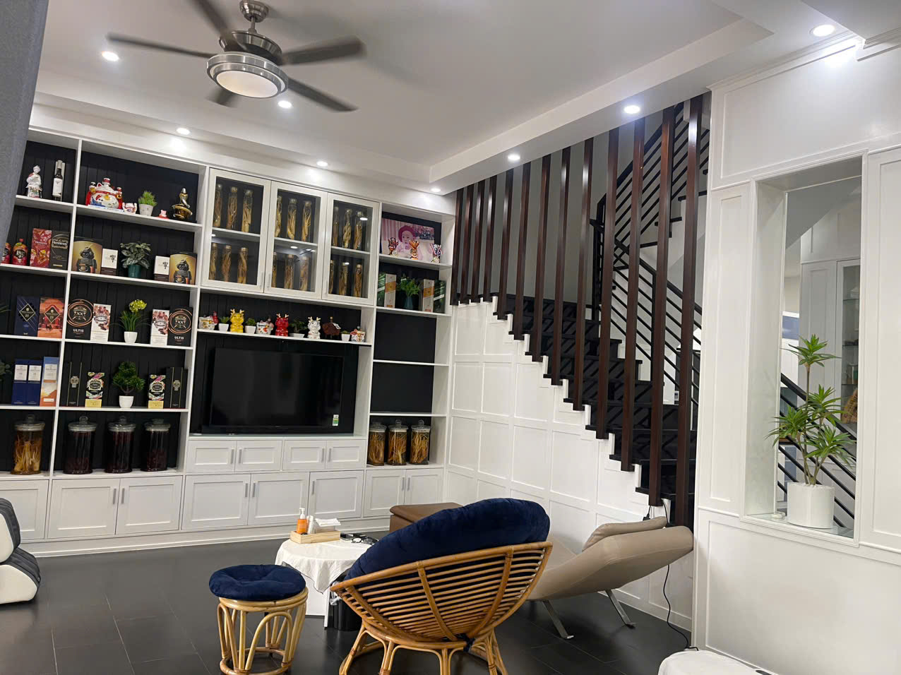 Bán Biệt Thự Hưng Thái 1, DT 7x18m, 3pn 4wc, full nội thất hiện đại, giá 35 tỷ TL. LH hotline (Em Nguyên)