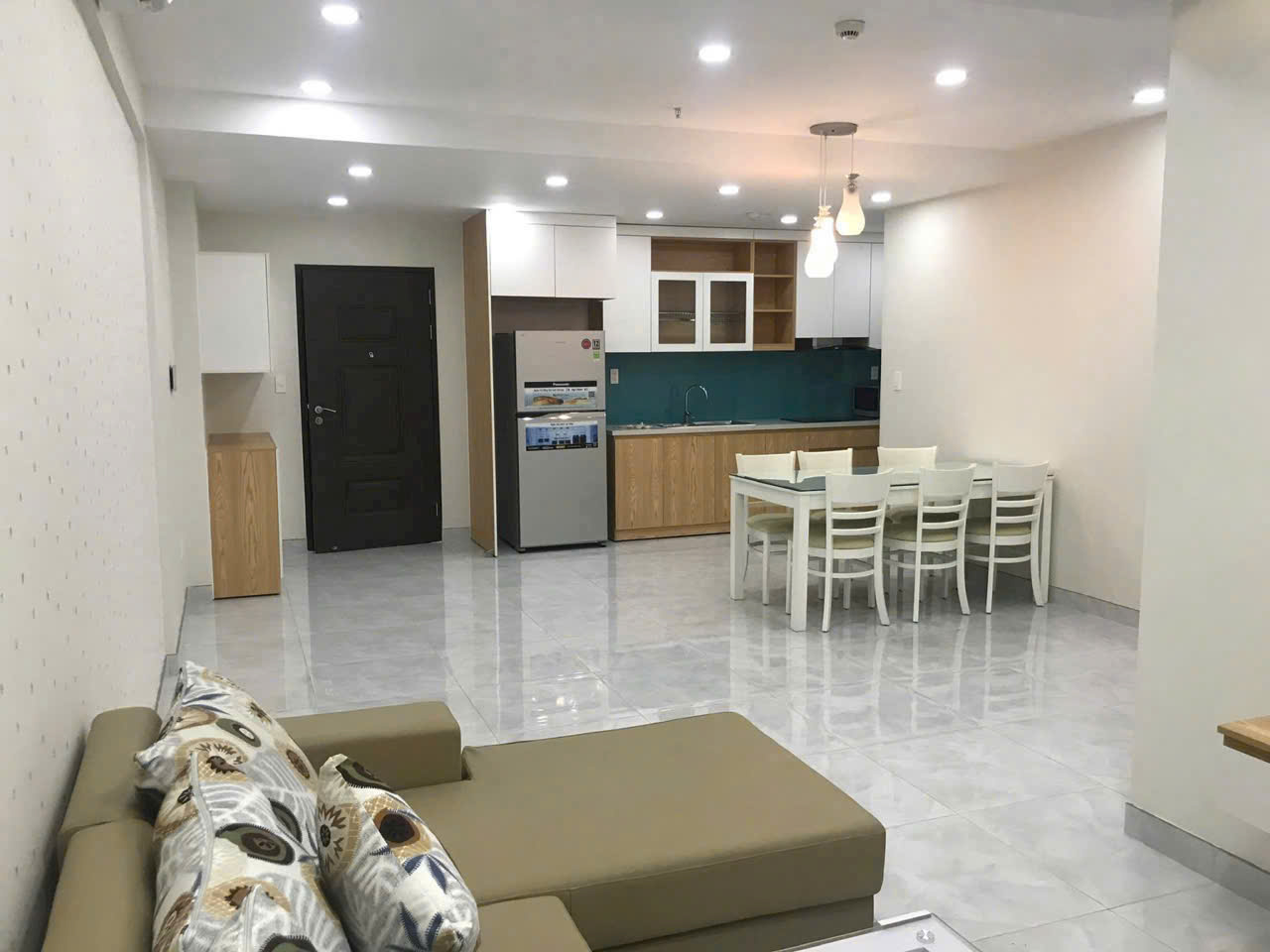 Bán căn hộ Scenic Valley, phú mỹ hưng, quận 7. Diện tích: 89m, 2 phòng ngủ, 2wc. Nội thất đầy đủ, view hồ bơi nội khu. Nhà đang cho thuê dài hạn, sổ hồng cầm tay. Gía bán nhanh: 6.9 tỷ. Qúy khách xem nhà liên hệ: hotline Ngọc Thư - 9355