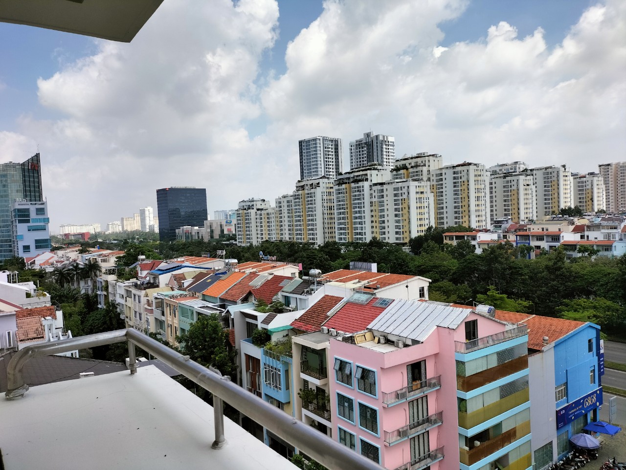 Bán căn hộ Mỹ Khánh 4, trục đường Nguyễn Đức Cảnh, phú mỹ hưng , quận 7. Diện tích: 113m, 3 phòng ngủ, view hồ bơi, sổ hồng, có ô xe trong sổ. Gía chỉ: 8.4 tỷ. Qúy khách xem nhà liên hệ: hotline Ngọc Thư - 9367