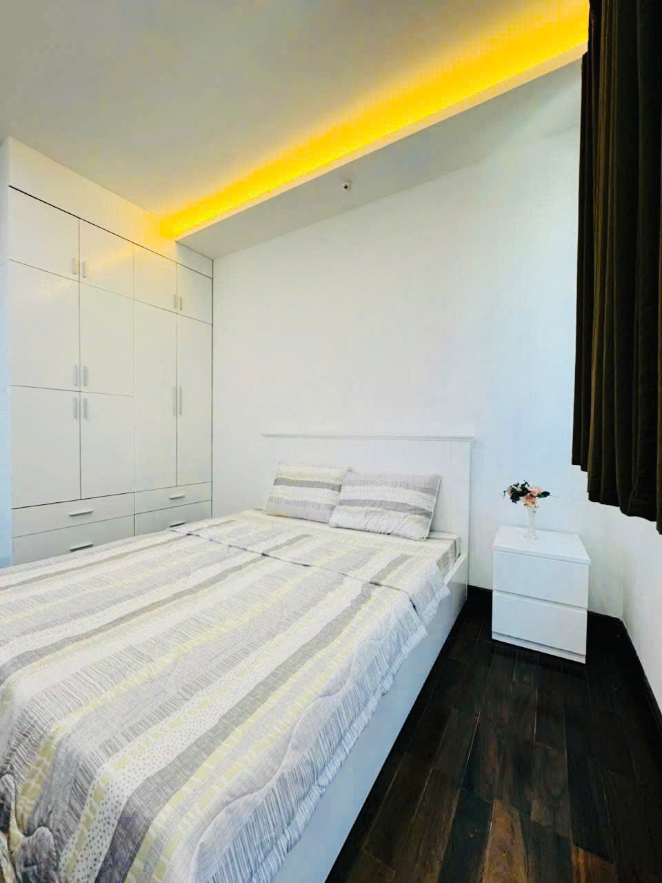 Cho thuê căn hộ Green Valley, phú mỹ hưng, quận 7. Diện tích: 128m, 3 phòng ngủ, 2wc. Nhà mới thiết kế lại, nội thất cao cấp, view sân Golf, giá chỉ 40tr/ tháng. QUý khách xem nhà liên hệ: hotline Ngọc Thư - 9391