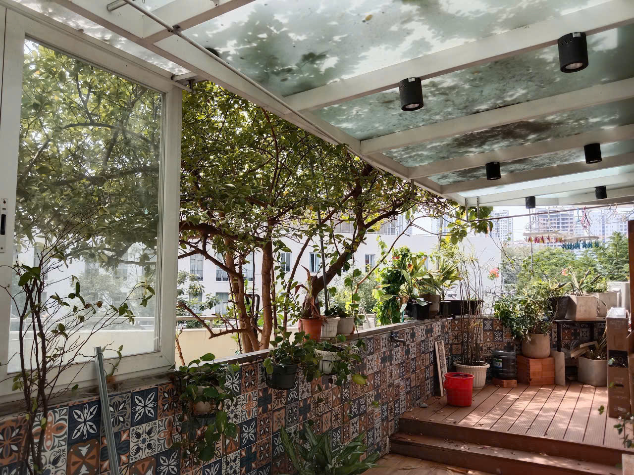 Cho thuê căn hộ Grand view A, trục đường nguyễn Đức Cảnh, phú mỹ hưng, quận 7. Diện tích: 135m, 3 phòng ngủ, 2wc. Nội thất đầy đủ, view biệt thự. Gía chỉ 27tr/ tháng. Qúy khách xem nhà liên hê: hotline Ngọc Thư - 9397