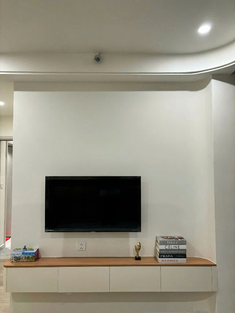 Cần bán căn hộ Cardinal Court, phú mỹ hưng, quận 7. Diện tích: 110m, 3 phòng ngủ, 2wc. View hồ bơi, nội thất cao cấp, giá chỉ 12,8 tỷ gồm ô xe hầm. Anh chị xem nhà liên hê: hotline Ngọc Thư