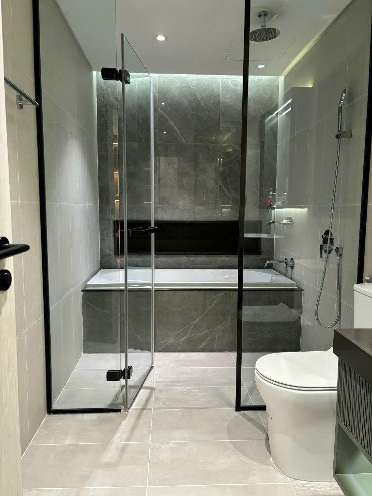 Cần bán căn hộ Cardinal Court, phú mỹ hưng, quận 7. Diện tích: 110m, 3 phòng ngủ, 2wc. View hồ bơi, nội thất cao cấp, giá chỉ 12,8 tỷ gồm ô xe hầm. Anh chị xem nhà liên hê: hotline Ngọc Thư - 9412