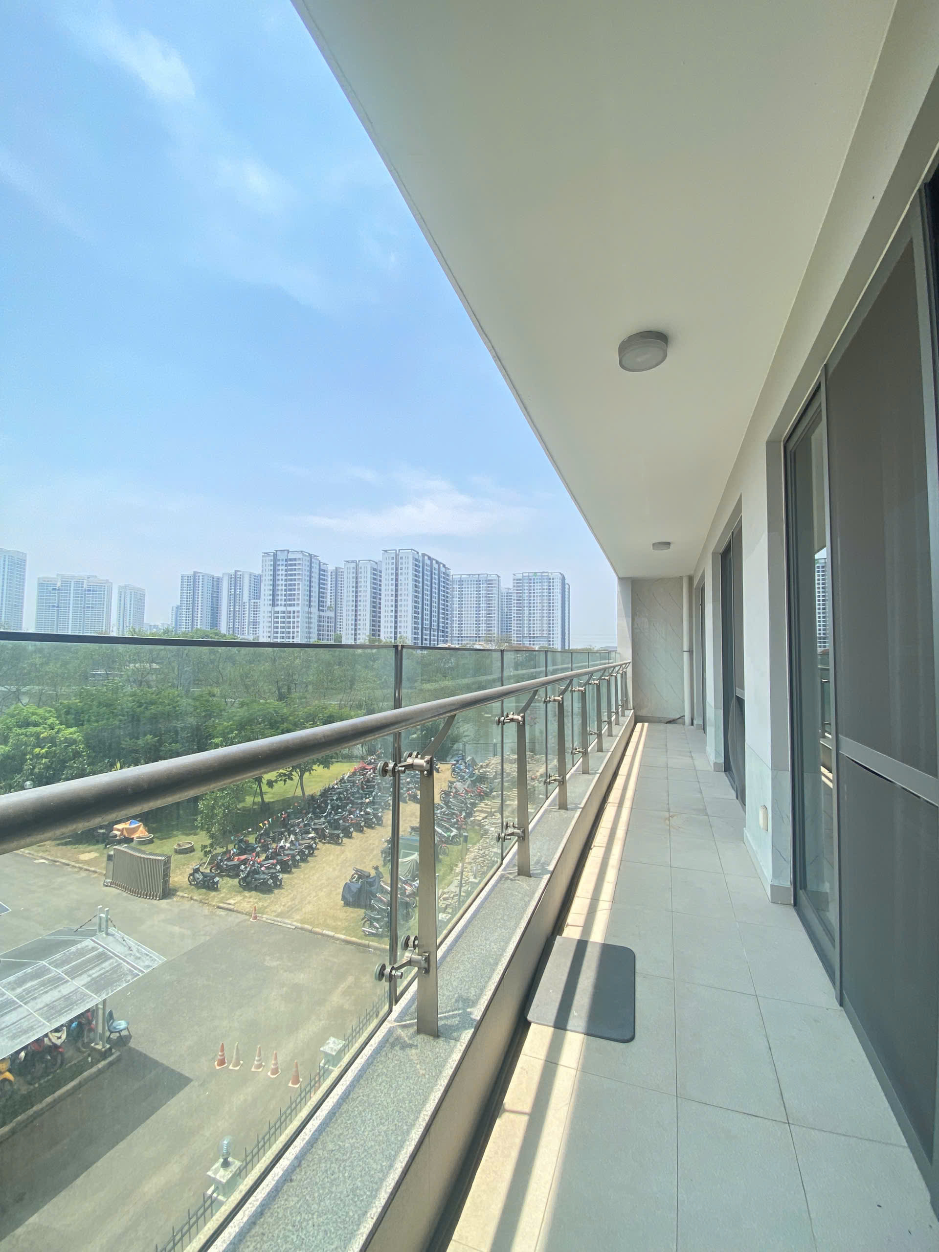 Bán gấp căn hộ River Park Premier, nguyễn đức cảnh, phú mỹ hưng, quận 7. Diện tích: 135m, 3 phòng ngủ, view sông, nội thất cao cấp. Gía chỉ: 15.7 tỷ. Qúy khách xem nhà liên hệ: hotline Ngọc Thư - 9455