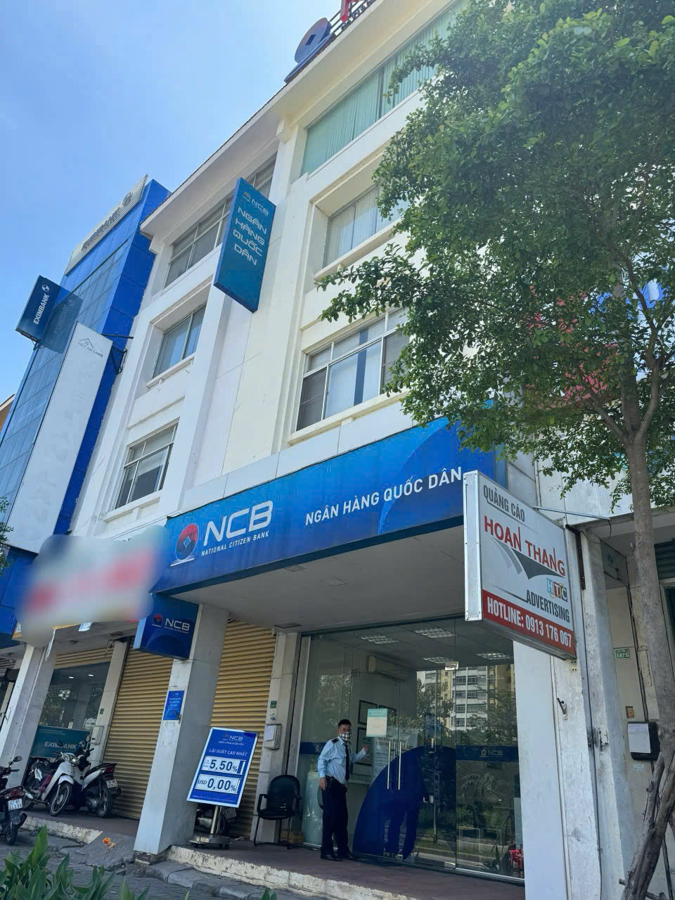 Cho thuê nhà phố kinh doanh phú mỹ hưng, quận 7. Diện tích: 6x18m, trệt, lửng, 3 lầu. Mặt tiền nguyễn văn linh, nhà trống. Tiện làm văn phòng, ngân hàng, showroom,... giá chỉ : 50tr/ tháng. Anh chị xem nhà liên hê: hotline Ngọc Thư