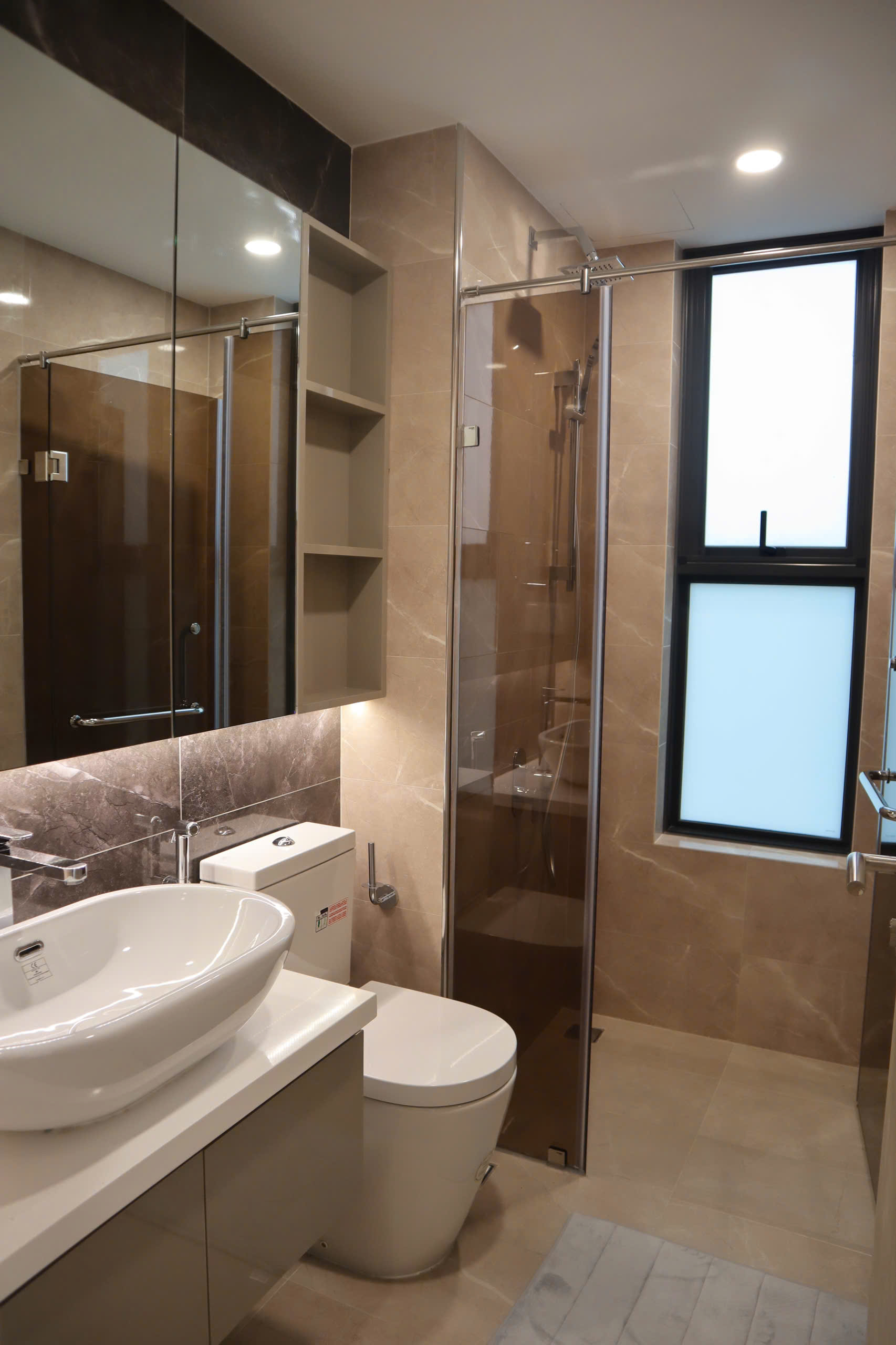 Cho thuê căn hộ Hưng Phúc Premier, phú mỹ hưng, quận 7. Diện tích: 70m, 2 phòng ngủ, 2 wc. Nội thất đầy đủ, view biệt thự không bị ồn, giá chỉ 18tr/ tháng. Anh chị xem nhà liên hê: hotline Ngọc Thư - 9552