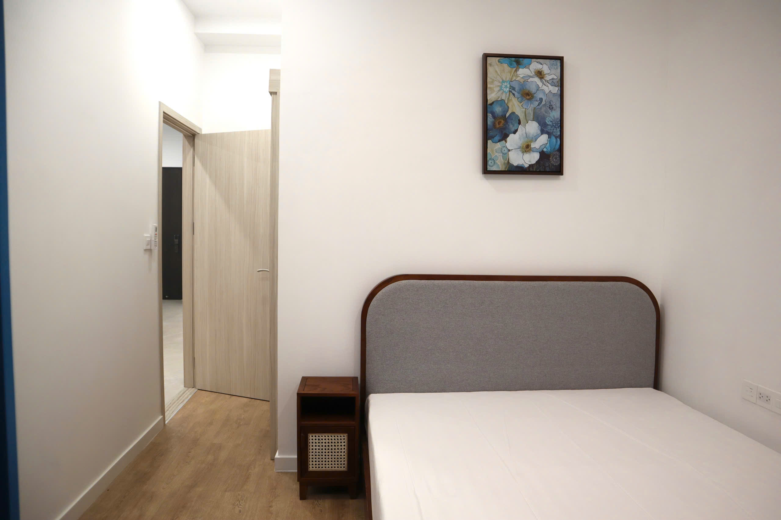 Cho thuê căn hộ Hưng Phúc Premier, phú mỹ hưng, quận 7. Diện tích: 70m, 2 phòng ngủ, 2 wc. Nội thất đầy đủ, view biệt thự không bị ồn, giá chỉ 18tr/ tháng. Anh chị xem nhà liên hê: hotline Ngọc Thư - 9550