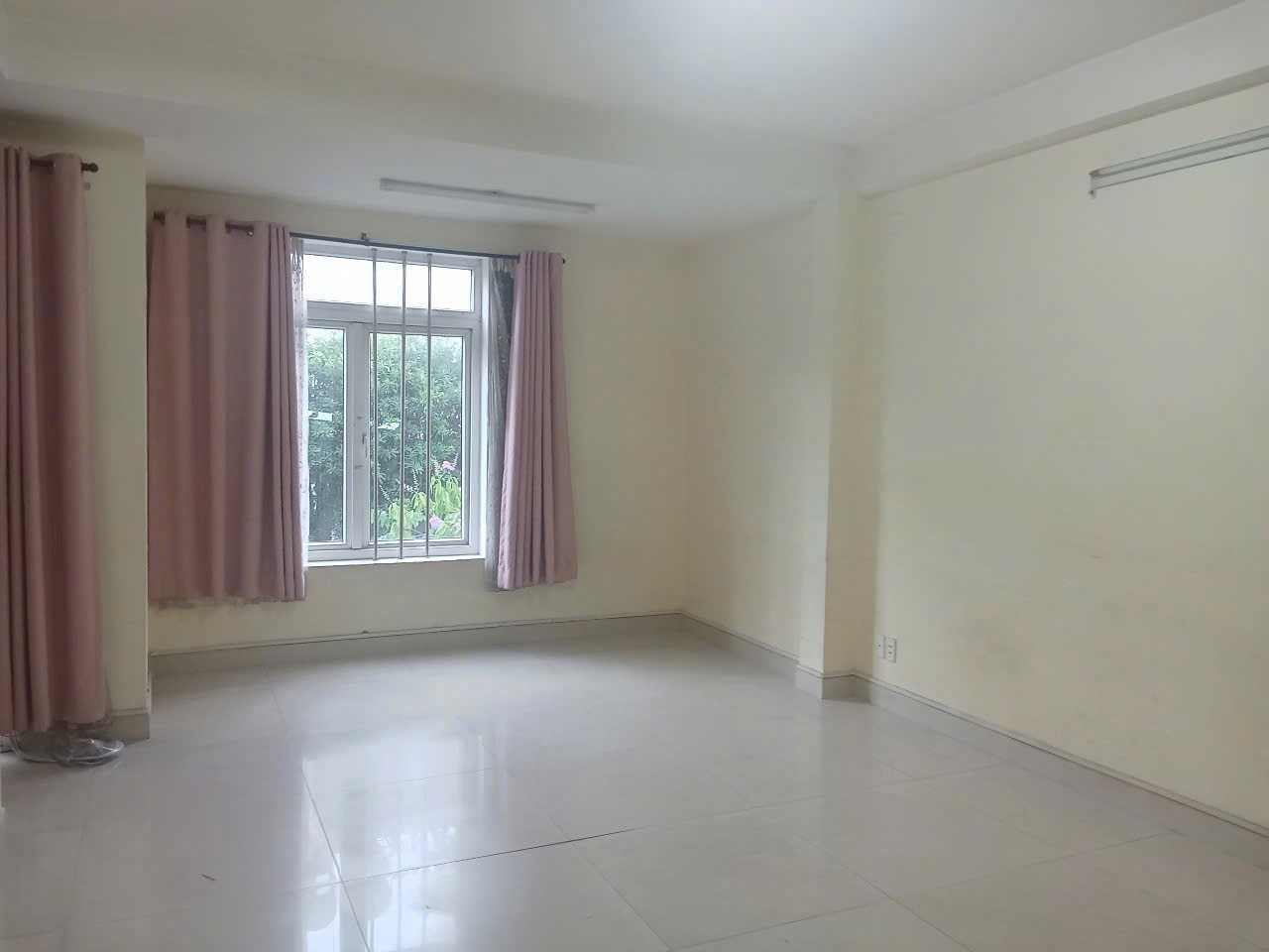 Cho thuê nhà phố  Phú Mỹ Hưng Q7. Giá 70triệu. DT: 111m2. TK: 6PN, 6WC. Liền kề Sky - 9563