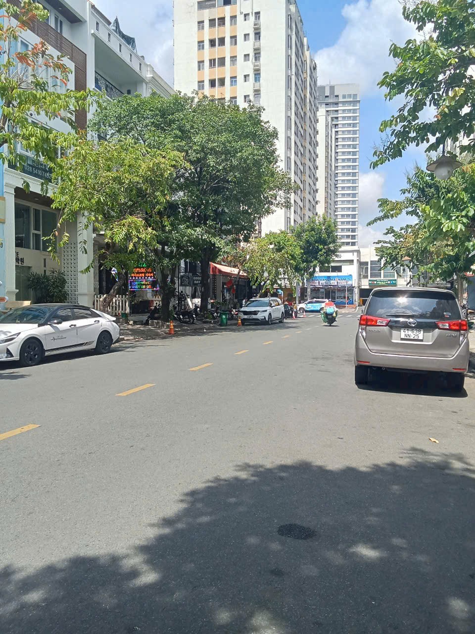 Cho thuê nhà phố  Phú Mỹ Hưng Q7. Giá 70triệu. DT: 111m2. TK: 6PN, 6WC. Liền kề Sky - 9562