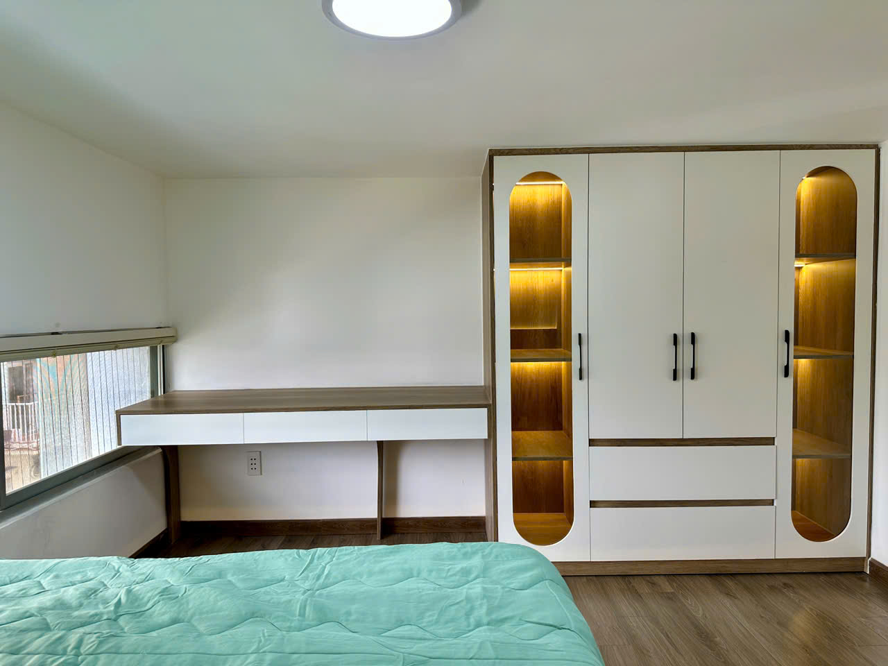 Bán căn hộ Hưng Vượng , phú mỹ hưng, quận 7. Diện tích: 78m, 2 phòng ngủ, 1 phòng làm việc, 2wc. Nội thất đầy đủ, nhà mới đẹp, sổ hồng. Gía chỉ: 4 tỷ 690. Liên hê: hotline Ngọc Thư xem nhà - 9588