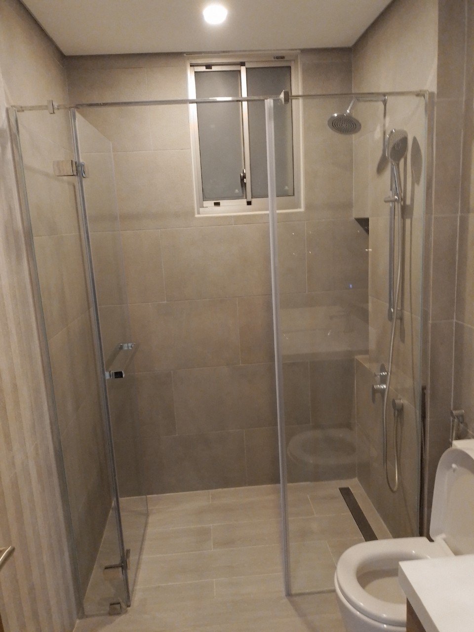 Cho thuê căn hộ Midtown , phú mỹ hưng, quận 7. Diện tích: 85m, 2 phòng ngủ, 2wc. Nội thất đầy đủ, ô xe hầm. Gía chỉ 30 tr/ tháng. Anh chị xem nhà liên hê: hotline Ngọc Thư - 9613