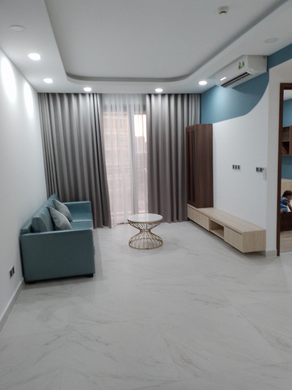 Cho thuê căn hộ Midtown , phú mỹ hưng, quận 7. Diện tích: 85m, 2 phòng ngủ, 2wc. Nội thất đầy đủ, ô xe hầm. Gía chỉ 30 tr/ tháng. Anh chị xem nhà liên hê: hotline Ngọc Thư