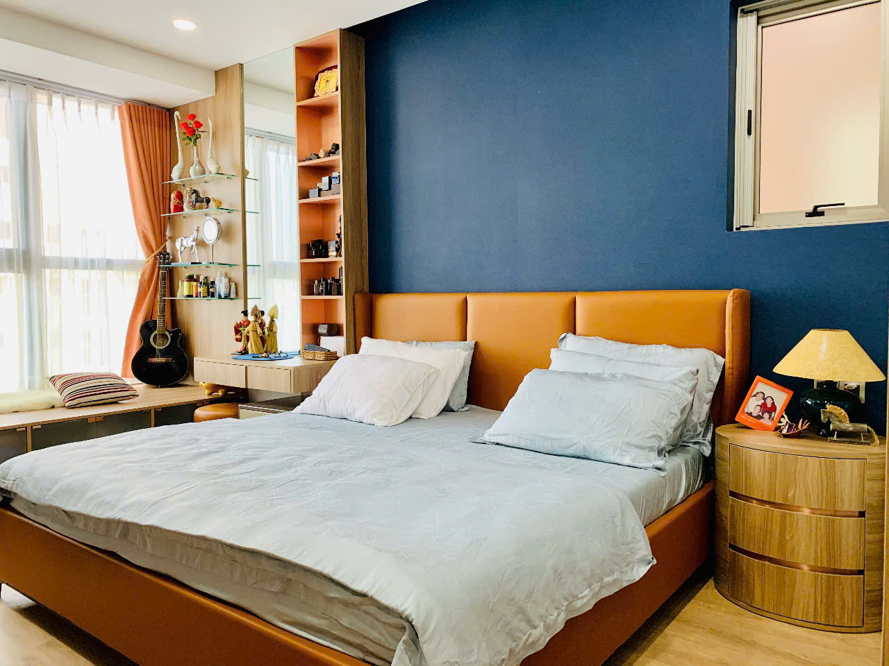 Bán căn hộ Midtown , phú mỹ hưng, quận 7. Diện tích: 81m, 2 phòng ngủ, 2wc, sổ hồng, nội thất đầy đủ, ô xe hầm. Gía bán nhanh: 8.2 tỷ. Qúy khách xem nhà liên hệ: hotline Ngọc Thư - 9625