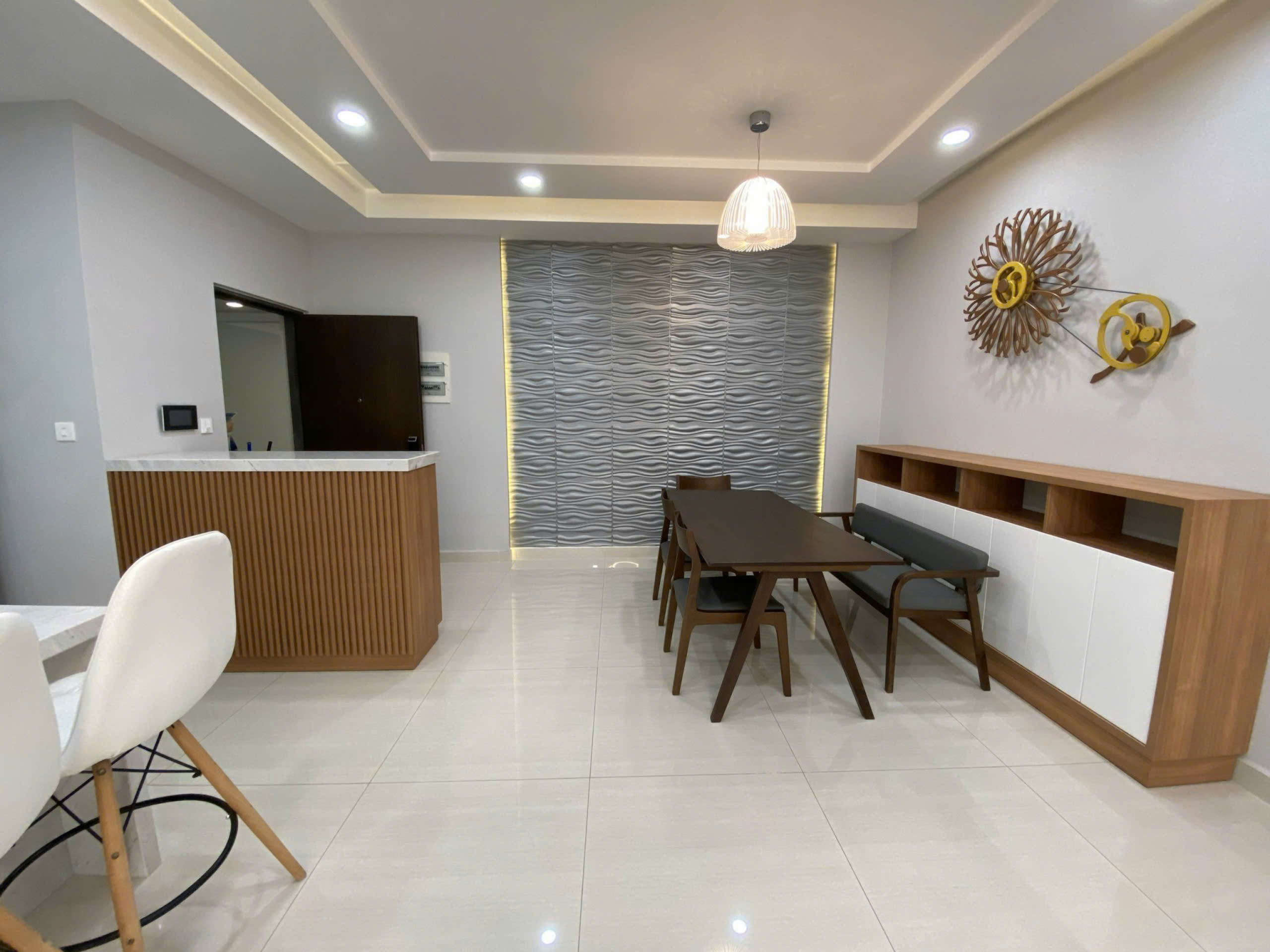 Cần bán căn hộ Riverpark Premier, phú mỹ hưng, quận 7. Diện tích: 124m, 3 phòng ngủ, nội thất đầy đủ, view thoáng, sổ hồng, ô xe. Gía chỉ: 14.5 tỷ. Anh chị xem nhà liên hệ: hotline Ngọc Thư - 9643