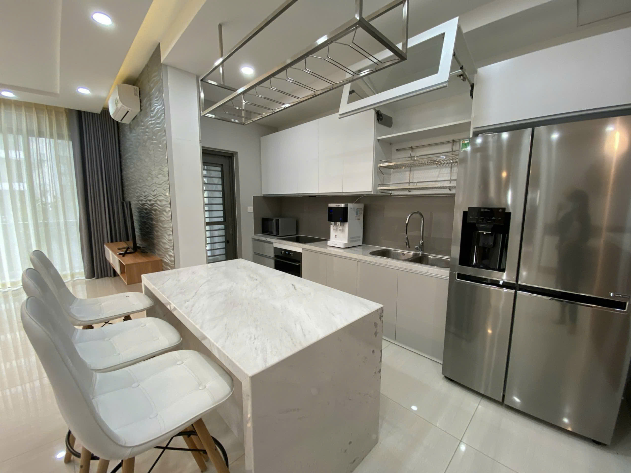 Cần bán căn hộ Riverpark Premier, phú mỹ hưng, quận 7. Diện tích: 124m, 3 phòng ngủ, nội thất đầy đủ, view thoáng, sổ hồng, ô xe. Gía chỉ: 14.5 tỷ. Anh chị xem nhà liên hệ: hotline Ngọc Thư