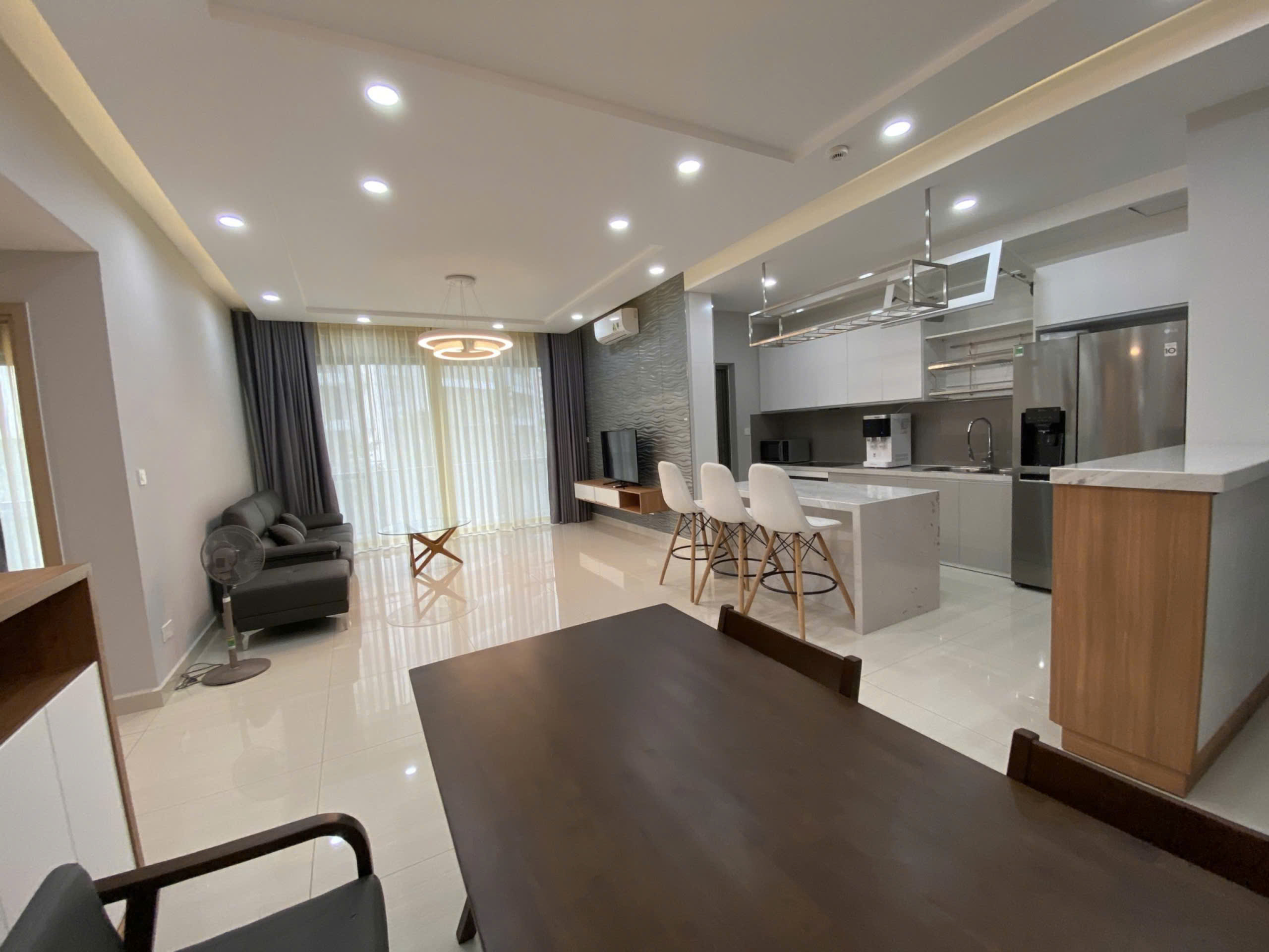Cần bán căn hộ Riverpark Premier, phú mỹ hưng, quận 7. Diện tích: 124m, 3 phòng ngủ, nội thất đầy đủ, view thoáng, sổ hồng, ô xe. Gía chỉ: 14.5 tỷ. Anh chị xem nhà liên hệ: hotline Ngọc Thư - 9647
