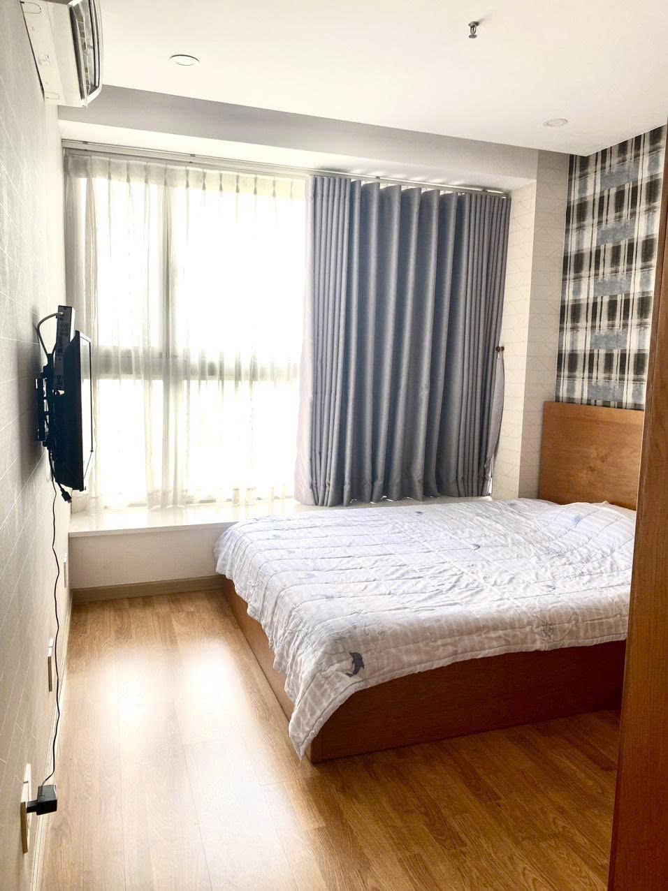 Cho thuê căn hộ Scenic Valley, phú mỹ hưng, quận 7. Diện tích: 71m, 2 phòng ngủ, nội thất đầy đủ, view hồ bơi, giá chỉ: 18 tr/ tháng. Anh chị xem nhà liên hê: hotline Ngọc Thư - 9656