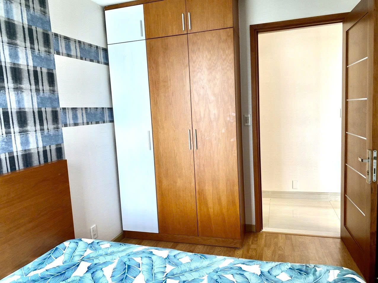 Cho thuê căn hộ Scenic valley phú mỹ hưng, diện tích: 71m, 2 phòng, 2wc. Nội thất đầy đủ, giá chỉ 18tr/ tháng. Anh chị xem nhà liên hệ: hotline Ngọc Thư - 9668