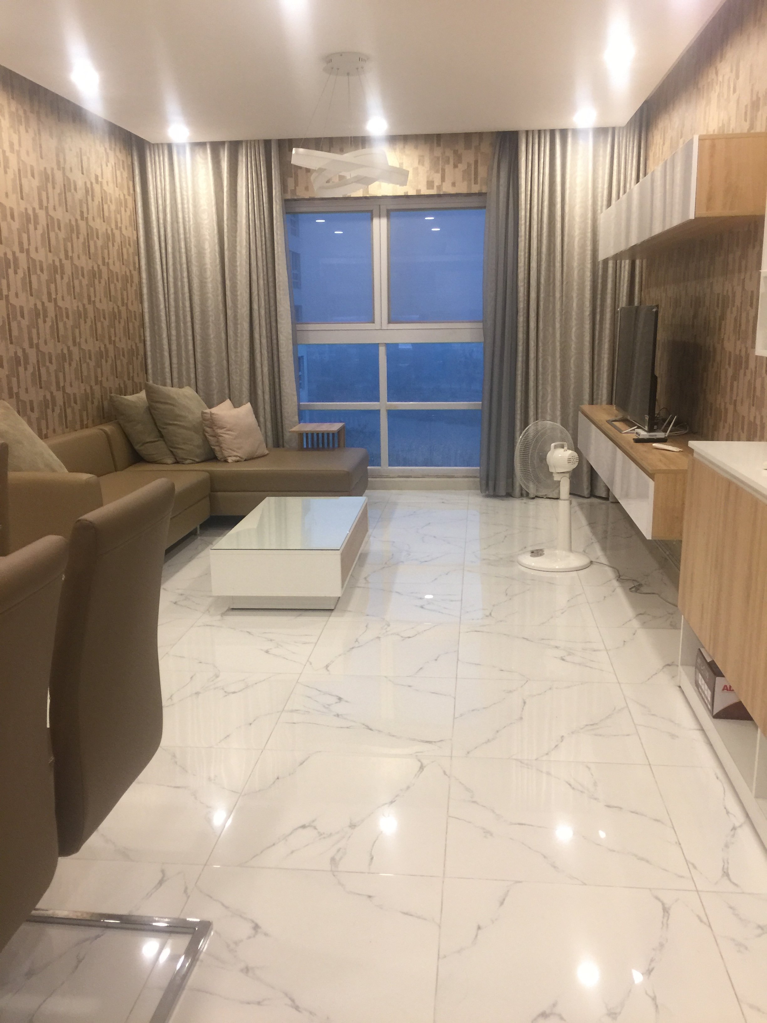 Cho thuê căn hộ Happy valley phú mỹ hưng, diện tích: 100 m, 2 phòng, 2wc. Nội thất đầy đủ, giá chỉ 24 tr/ tháng. Anh chị xem nhà liên hệ: hotline Ngọc Thư - 9684