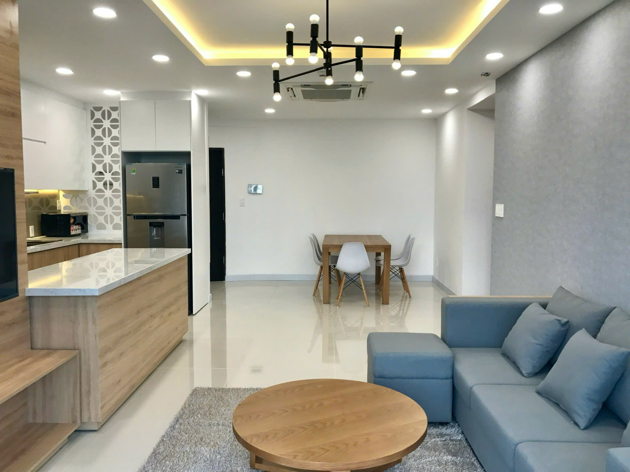 Cho thuê căn hộ Green valley phú mỹ hưng, diện tích: 98 m, 2 phòng, 2wc. Nội thất đầy đủ, có ô xe hầm miễn phí, giá chỉ 22 tr/ tháng. Anh chị xem nhà liên hệ: hotline Ngọc Thư