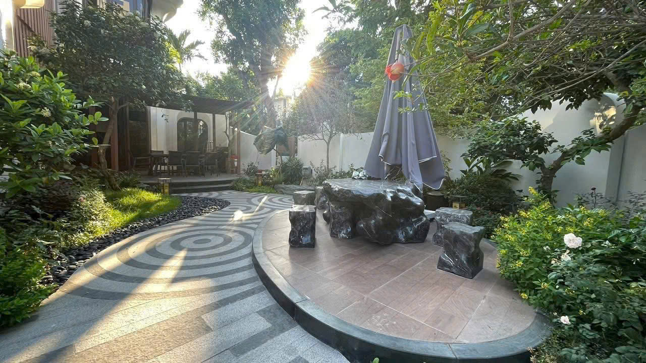 Bán siêu phẩm biệt thự vị trí hiếm. Góc 2 mặt tiền lớn, Phú Mỹ Hưng, decor hiện đại. Có thang máy. vui lòng LH Hoàng Cường - 9710