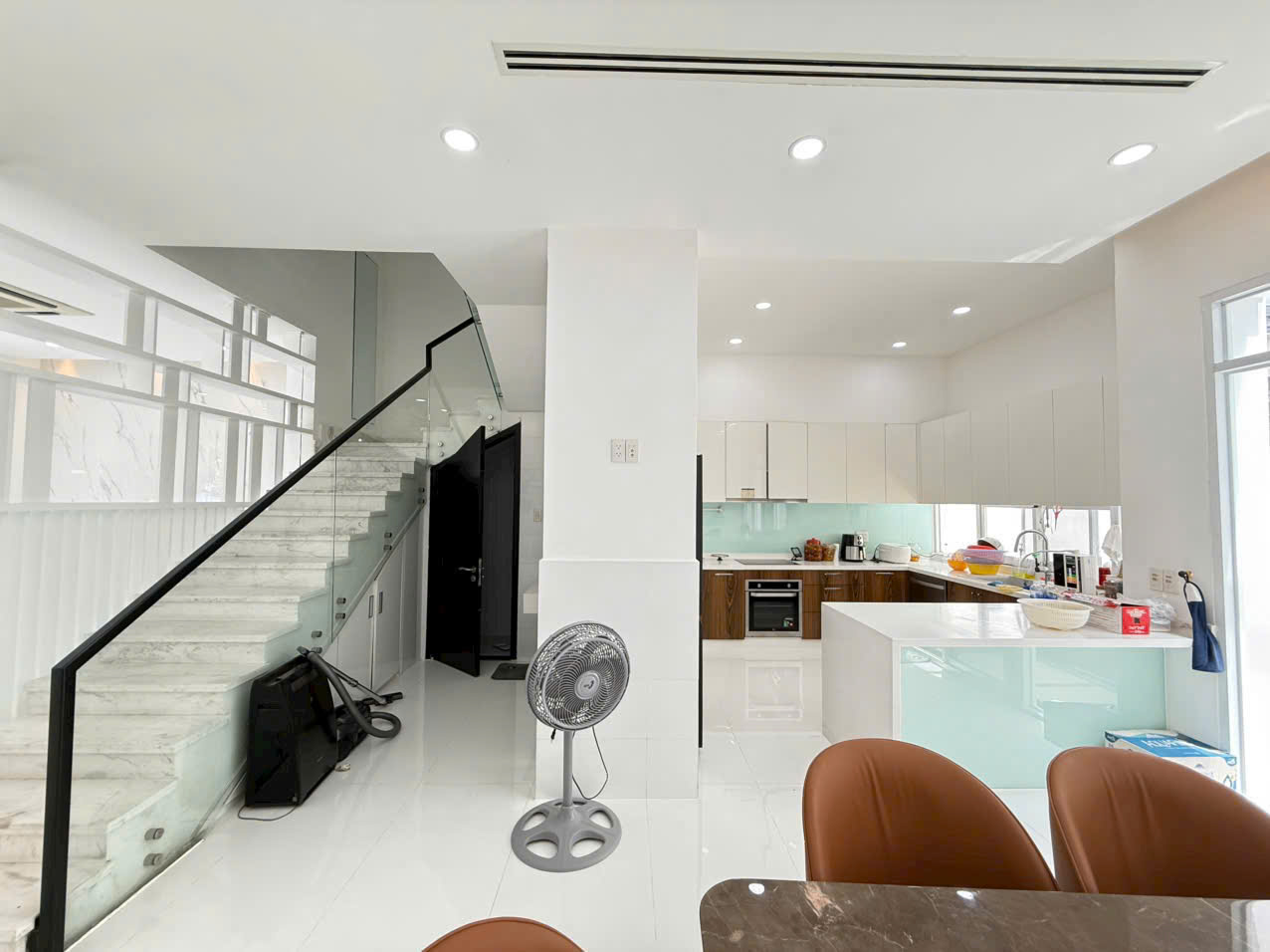 Chủ Thân Gửi Em Bán Gấp Villa Compound LK Vườn Gần TTTM ViVo City - Trường Quốc Tế SSIC - An Ninh - Yên Tĩnh 24/7. Hiện Tại Đang Là Giá Tốt Nhất Cả Khu Vực Phú Mỹ Hưng. Anh Chị Quan Tâm Xem Thực Tế Liên Hệ Em Luân - 9741