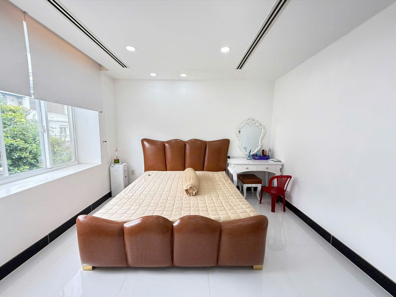 Chủ Thân Gửi Em Bán Gấp Villa Compound LK Vườn Gần TTTM ViVo City - Trường Quốc Tế SSIC - An Ninh - Yên Tĩnh 24/7. Hiện Tại Đang Là Giá Tốt Nhất Cả Khu Vực Phú Mỹ Hưng. Anh Chị Quan Tâm Xem Thực Tế Liên Hệ Em Luân - 9742