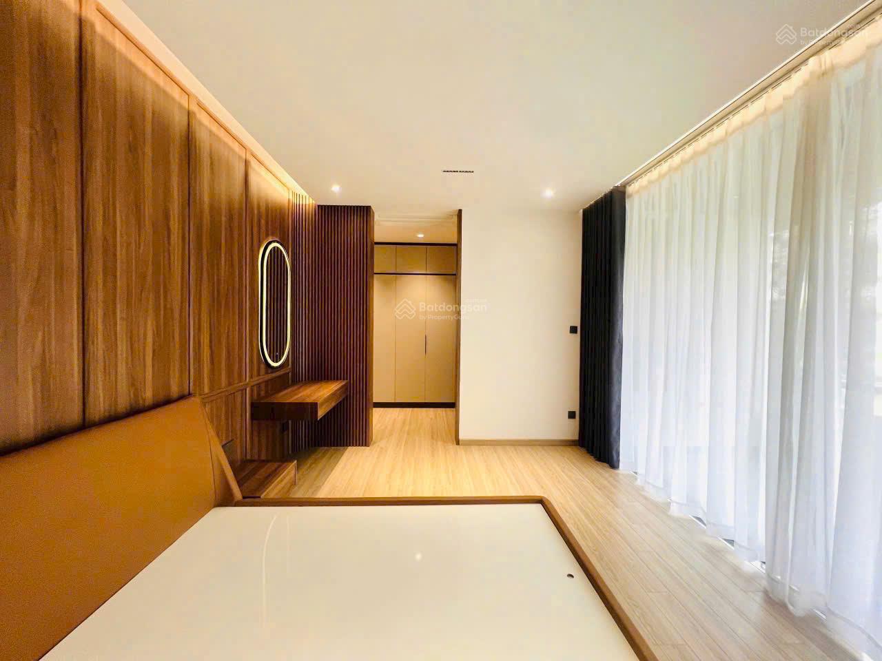 Siêu Phẩm Khu COMPOUND PMH - Q7. Biệt Thự Decor 100% Mới - Cao Cấp - Hiện Đại. An Ninh 24/7.Em Luân - 9765