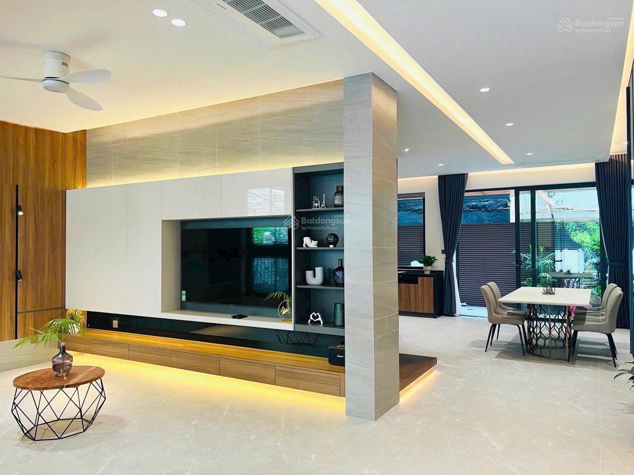 Siêu Phẩm Khu COMPOUND PMH - Q7. Biệt Thự Decor 100% Mới - Cao Cấp - Hiện Đại. An Ninh 24/7.Em Luân - 9761