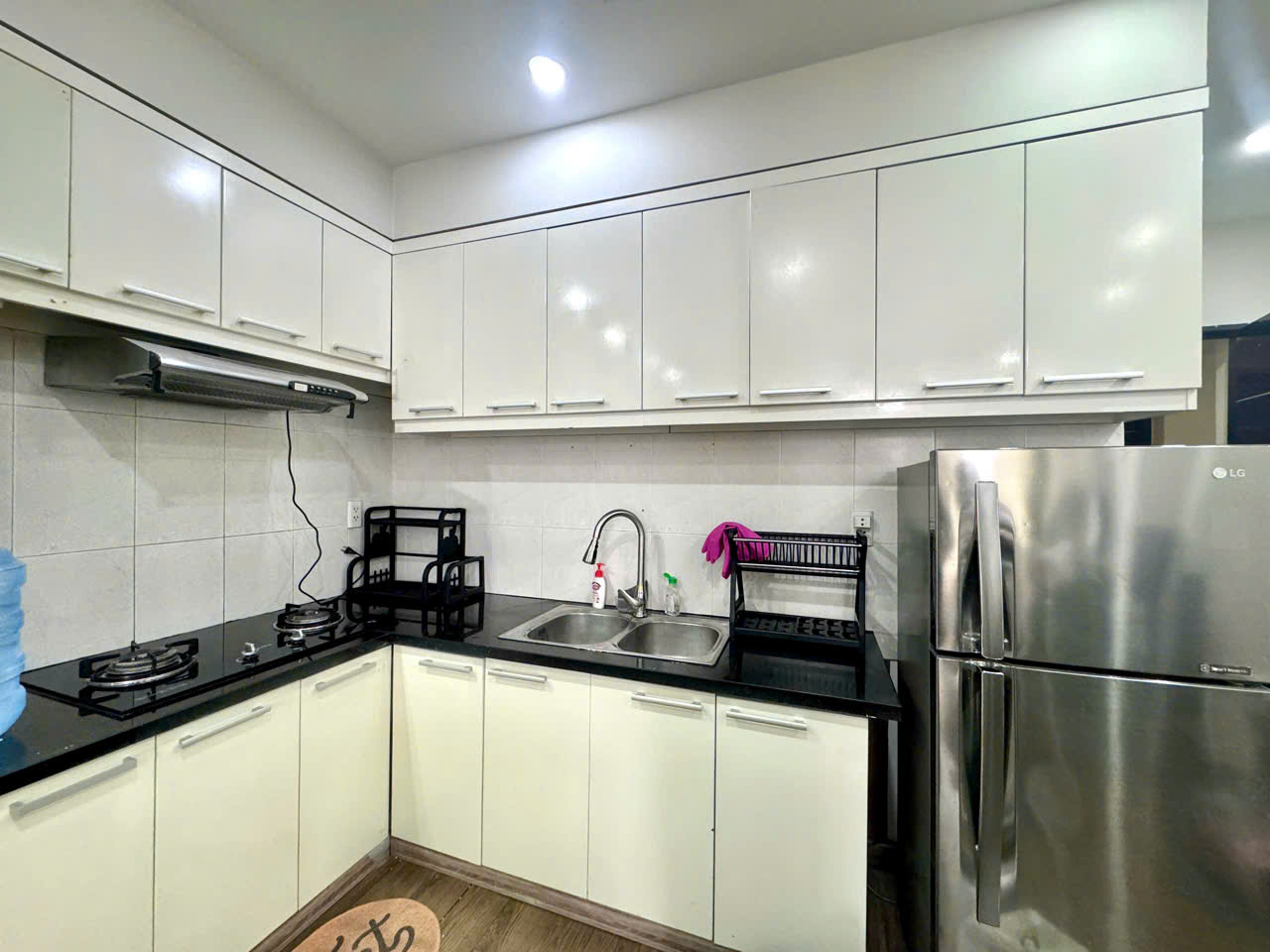 Bán căn hộ Phú Mỹ Hưng, khu Sky 3. Giá 4,9 tỷ cỏn TL, 70,12m2, 3PN + 2WC, lầu cao. Full nội thất. vui lòng LH: Hoàng Cường