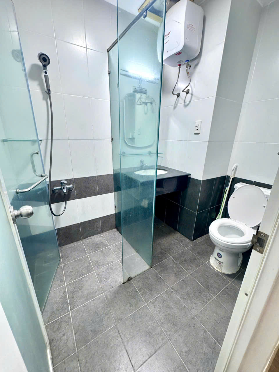 Bán căn hộ Phú Mỹ Hưng, khu Sky 3. Giá 4,9 tỷ cỏn TL, 70,12m2, 3PN + 2WC, lầu cao. Full nội thất. vui lòng LH: Hoàng Cường - 9817