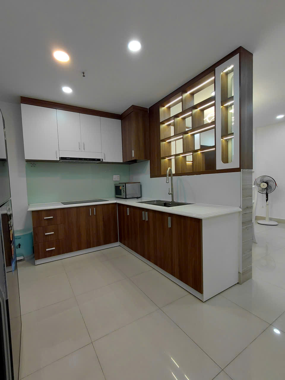 Cho thuê căn hộ Hưng Phúc nhà mới sửa, view biệt thự. Nội thất đẹp, 2 phòng ngủ, giá chỉ 19 tr/ tháng. Anh chị xem nhà liên hệ: hotline Ngọc Thư - 9825