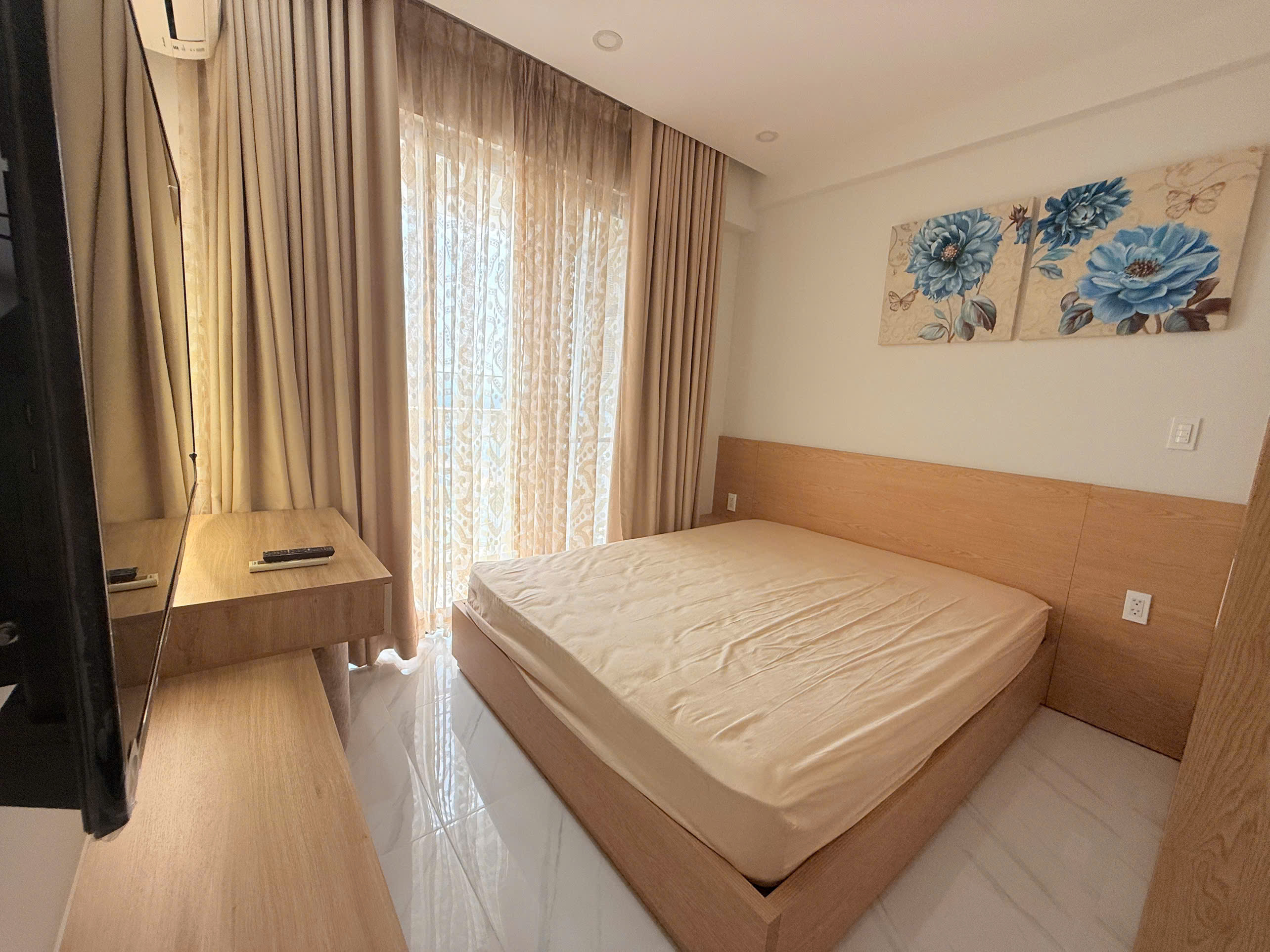 Cho thuê căn hộ Hưng Phúc, phú mỹ hưng, quận 7. Diện tích: 79m, view biệt thự. Nhà mới decor nội thất mới 100%, 2 phòng ngủ, giá chỉ 22 tr/ tháng. Anh chị xem nhà liên hệ: hotline Ngọc Thư - 9835