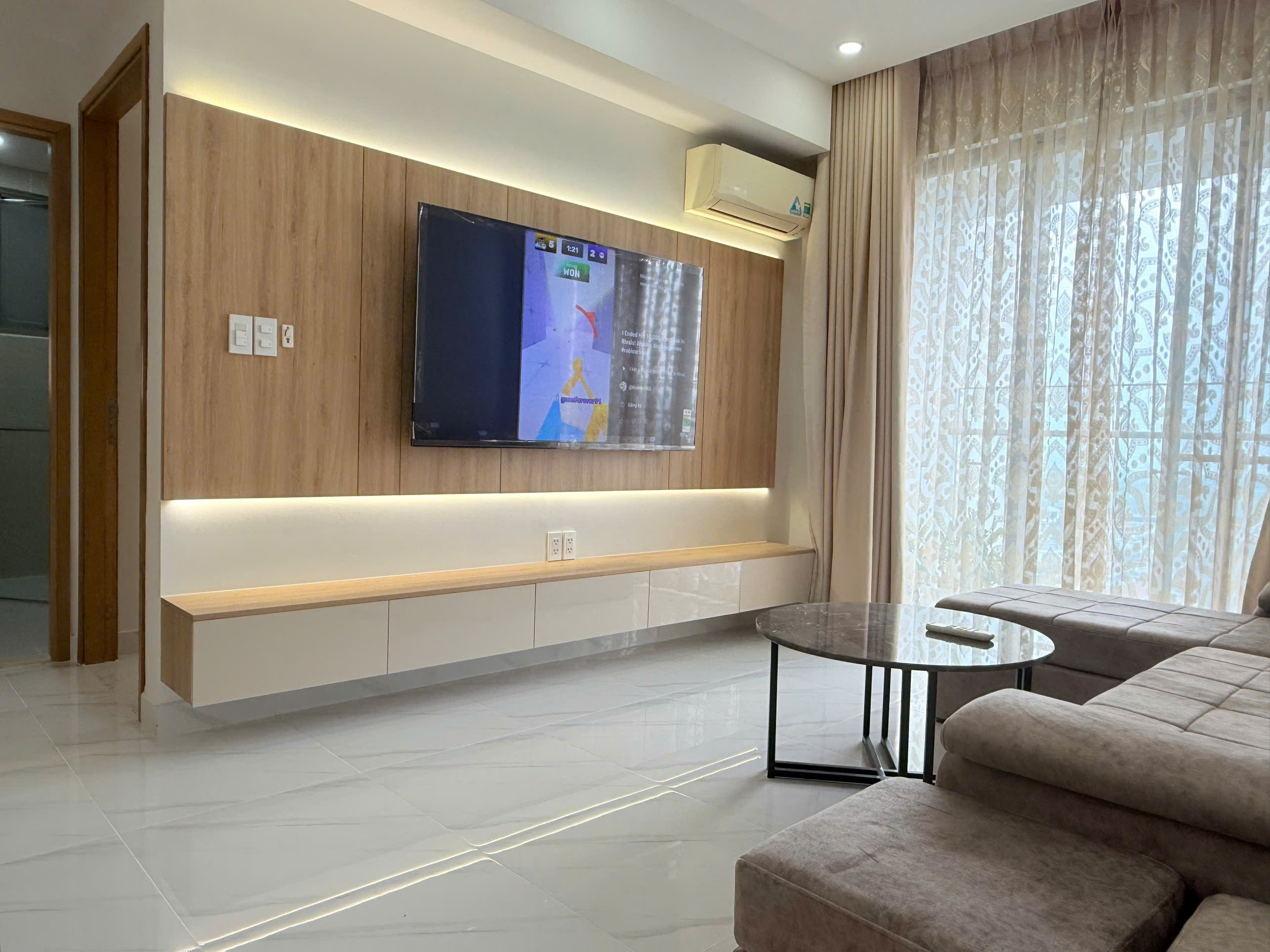 Cho thuê căn hộ Hưng Phúc, phú mỹ hưng, quận 7. Diện tích: 79m, view biệt thự. Nhà mới decor nội thất mới 100%, 2 phòng ngủ, giá chỉ 22 tr/ tháng. Anh chị xem nhà liên hệ: hotline Ngọc Thư