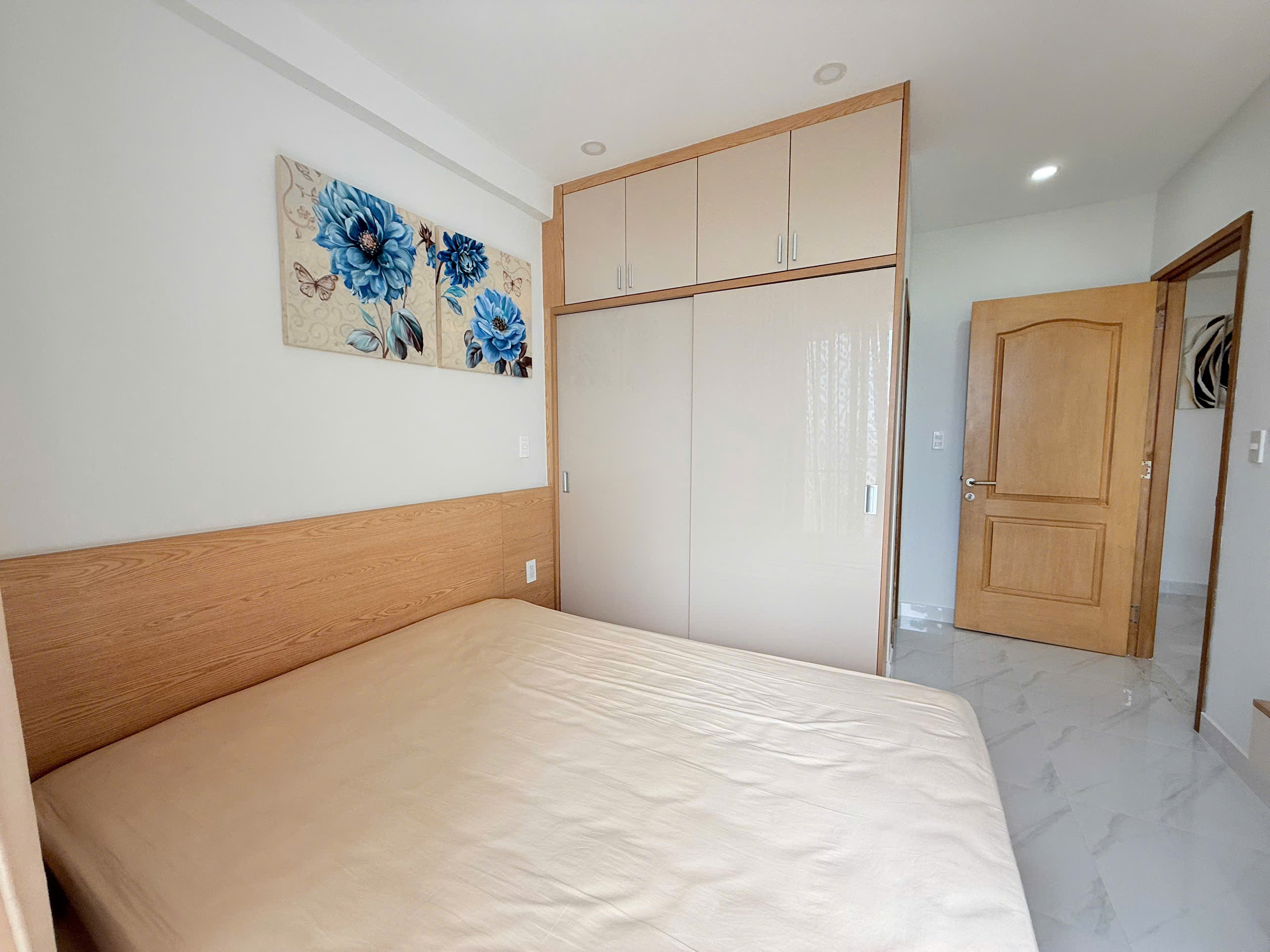 Cho thuê căn hộ Hưng Phúc, phú mỹ hưng, quận 7. Diện tích: 79m, view biệt thự. Nhà mới decor nội thất mới 100%, 2 phòng ngủ, giá chỉ 22 tr/ tháng. Anh chị xem nhà liên hệ: hotline Ngọc Thư - 9836