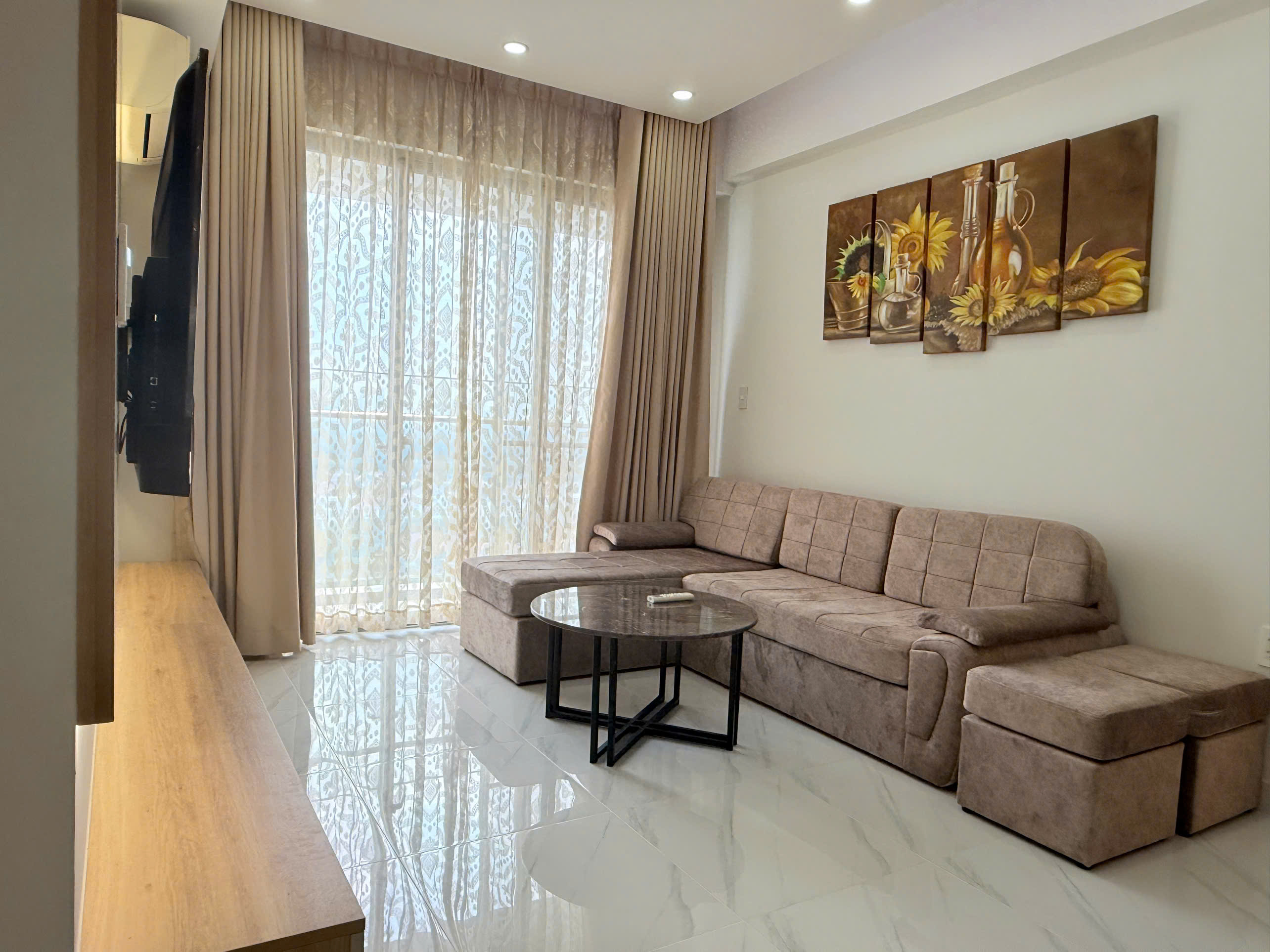 Cho thuê căn hộ Hưng Phúc, phú mỹ hưng, quận 7. Diện tích: 79m, view biệt thự. Nhà mới decor nội thất mới 100%, 2 phòng ngủ, giá chỉ 22 tr/ tháng. Anh chị xem nhà liên hệ: hotline Ngọc Thư - 9833