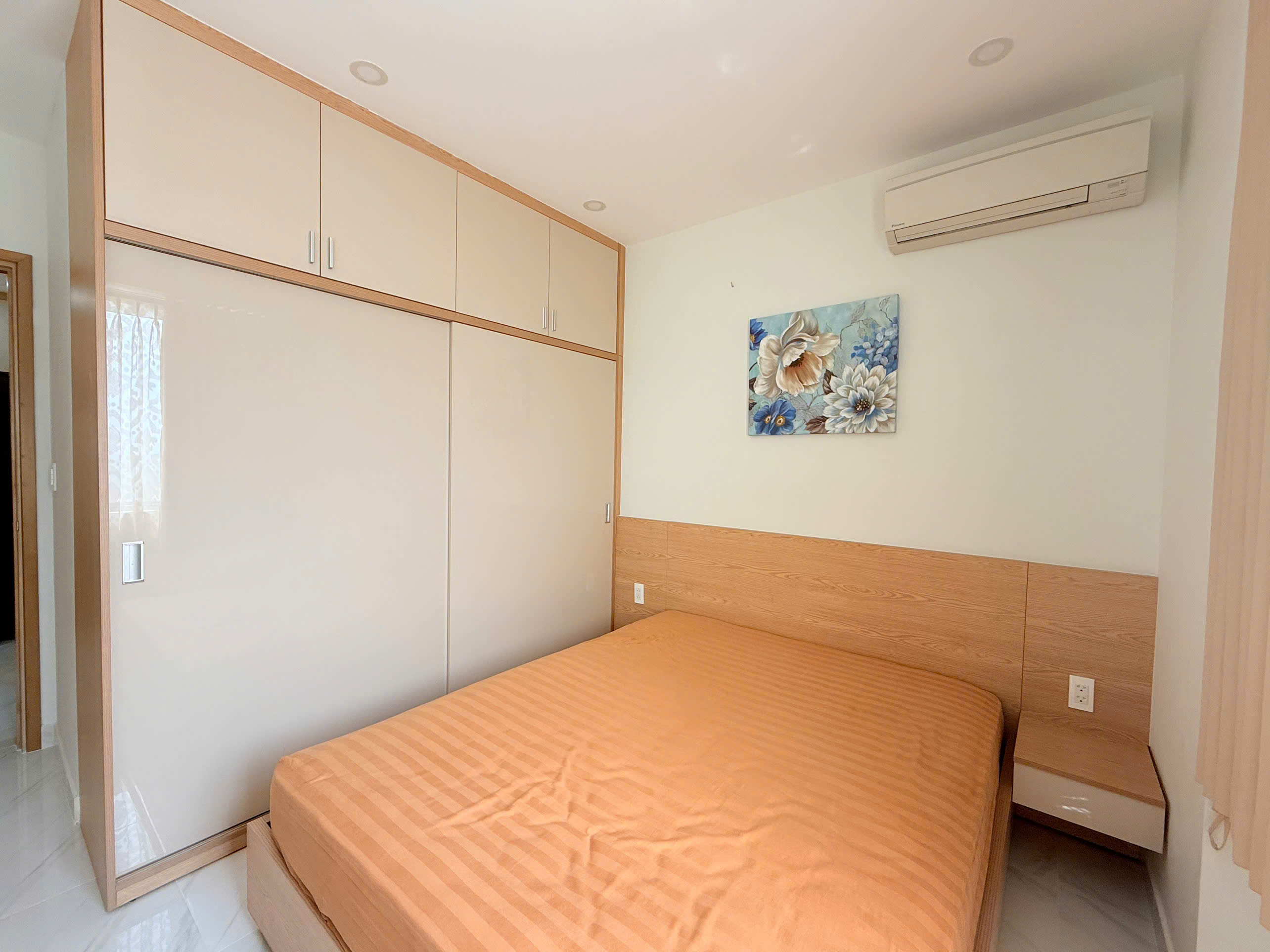 Cho thuê căn hộ Hưng Phúc, phú mỹ hưng, quận 7. Diện tích: 79m, view biệt thự. Nhà mới decor nội thất mới 100%, 2 phòng ngủ, giá chỉ 22 tr/ tháng. Anh chị xem nhà liên hệ: hotline Ngọc Thư - 9837