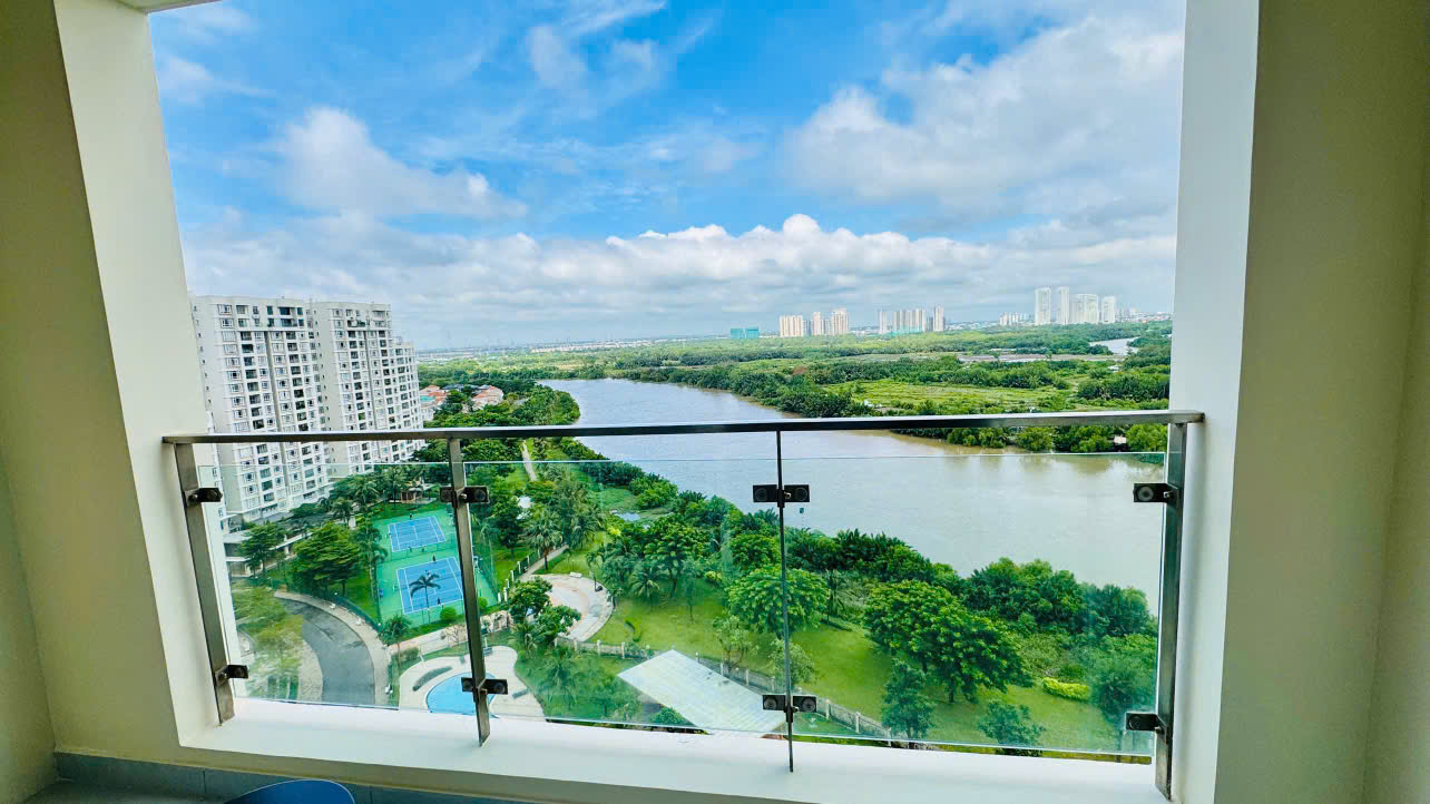 Cho thuê căn hộ Riverside residence , nguyễn lương bằng, phú mỹ hưng, quận 7. Diện tích: 136m, 3 phòng ngủ, 2wc. View sông, nội thất cao cấp, nhà mới 100%. Gía cho thuê chỉ 50tr/ tháng. Anh chị xem nhà liên hệ: hotline Ngọc Thư - 9845