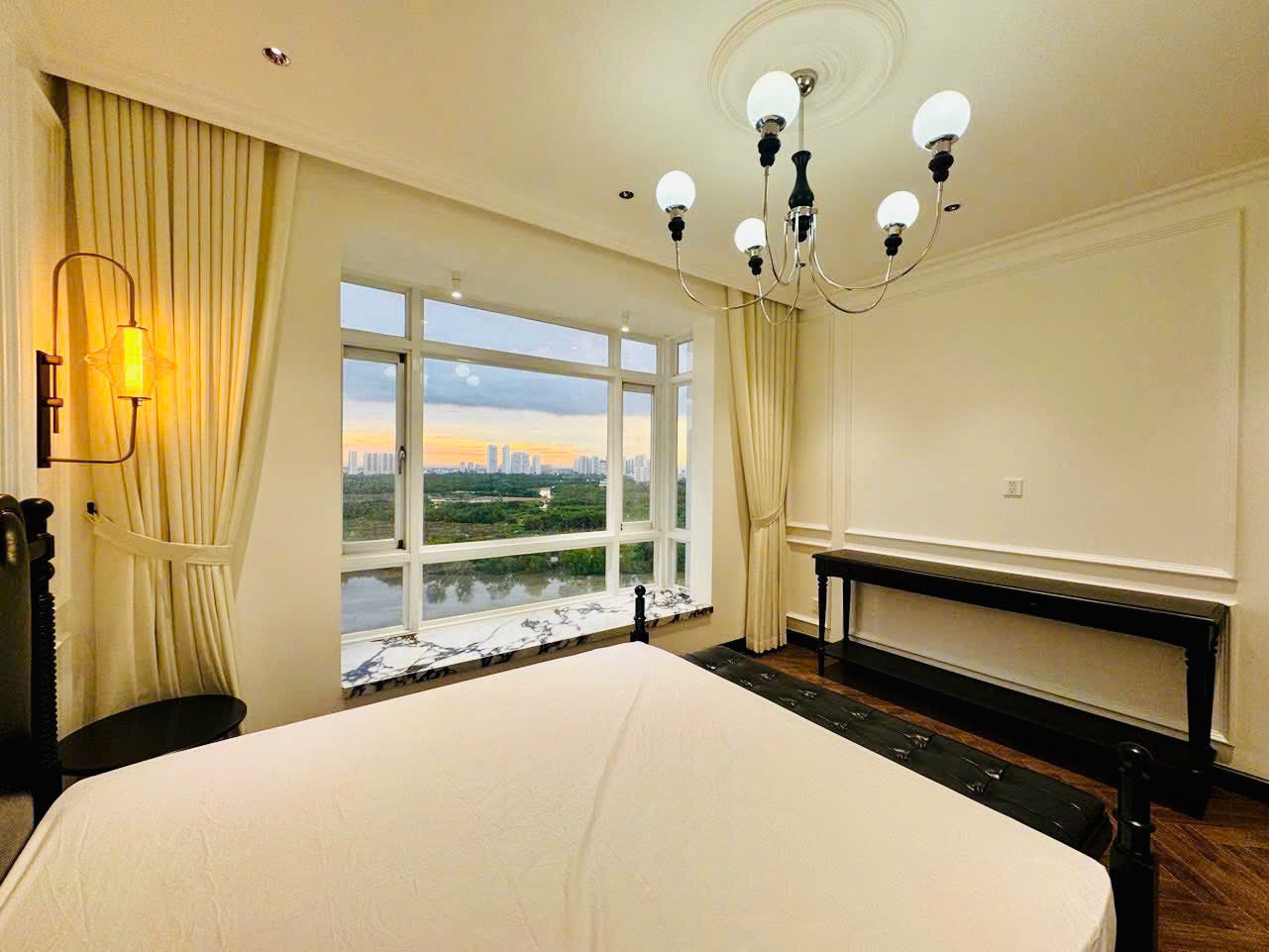 Cho thuê căn hộ Riverside residence , nguyễn lương bằng, phú mỹ hưng, quận 7. Diện tích: 136m, 3 phòng ngủ, 2wc. View sông, nội thất cao cấp, nhà mới 100%. Gía cho thuê chỉ 50tr/ tháng. Anh chị xem nhà liên hệ: hotline Ngọc Thư - 9842