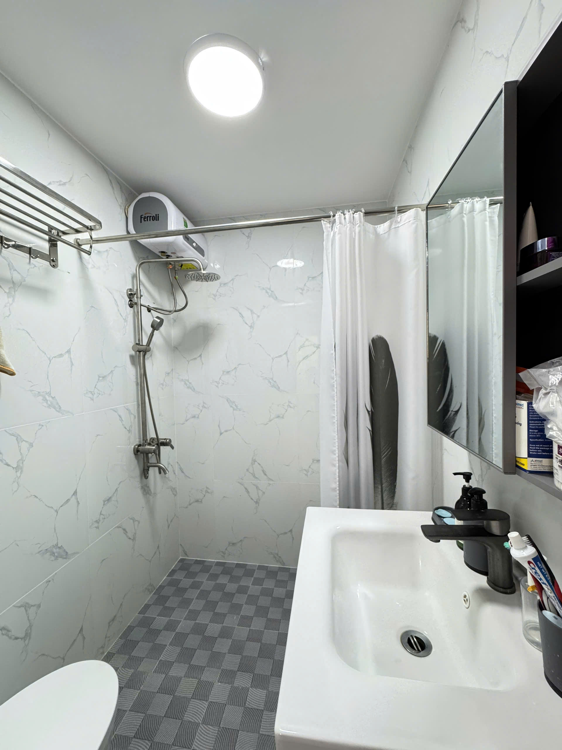Bán nhanh căn hộ Hưng Vượng, phú mỹ hưng, giá chỉ 4.5 tỷ. Diện tích: 60m, 2 phòng ngủ, 2 wc. Nội thất đầy đủ, đẹp. Gía thương lượng cho khách thiện chí. Liên hệ: hotline Ngọc Thư xem nhà - 9854