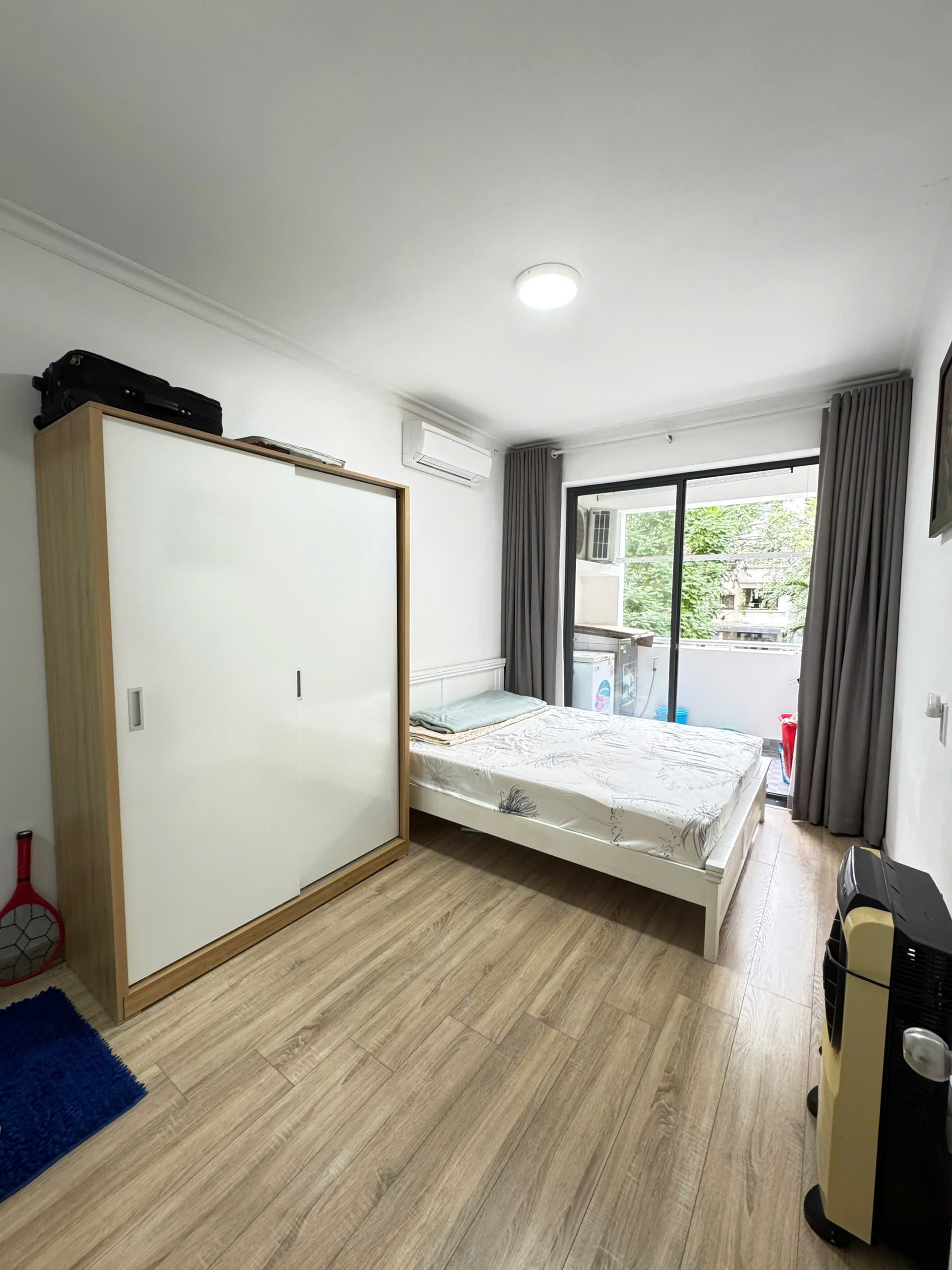 Bán nhanh căn hộ Hưng Vượng, phú mỹ hưng, giá chỉ 4.5 tỷ. Diện tích: 60m, 2 phòng ngủ, 2 wc. Nội thất đầy đủ, đẹp. Gía thương lượng cho khách thiện chí. Liên hệ: hotline Ngọc Thư xem nhà - 9852