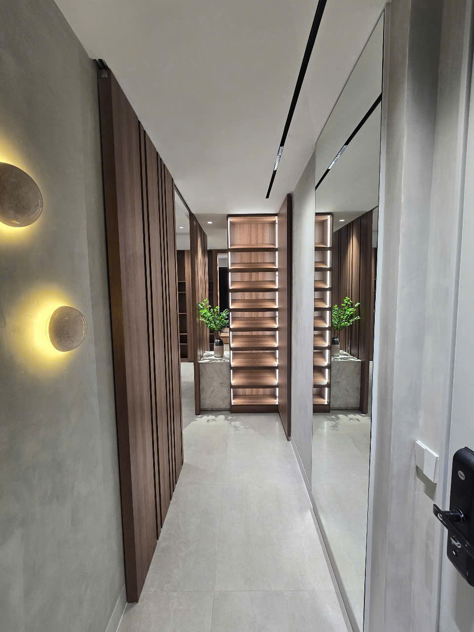 Cho thuê căn hộ Antonia , phú mỹ hwung, quận 7. Diện tích: 110m, thiết kế 2 phòng ngủ, 1 phòng trà. Nội thất cao cấp, nhà mới. Gía chỉ 35tr/ tháng. Qúy khách xem nhà liên hệ: hotline Ngọc Thư - 9859