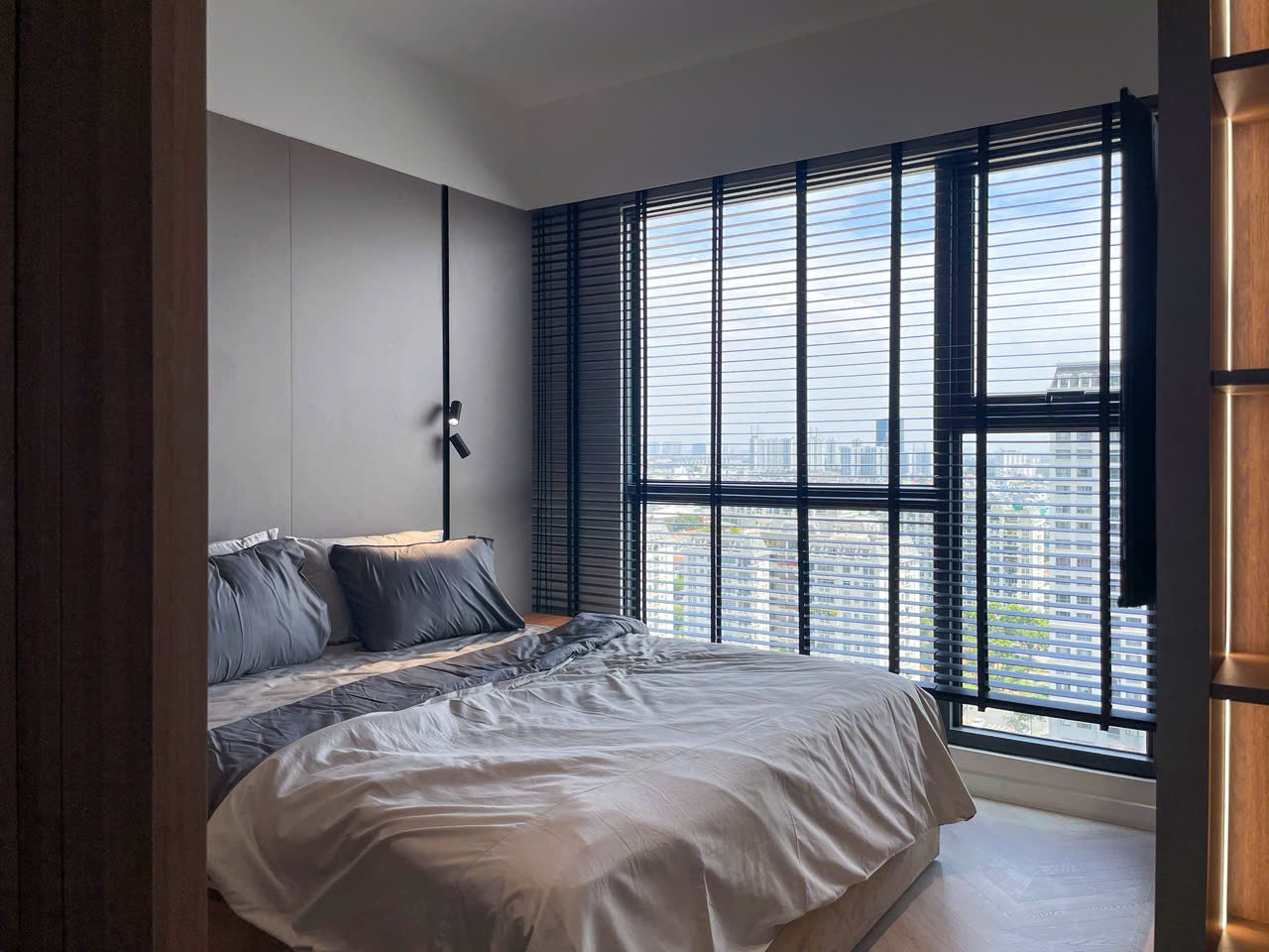 Cho thuê căn hộ Antonia , phú mỹ hwung, quận 7. Diện tích: 110m, thiết kế 2 phòng ngủ, 1 phòng trà. Nội thất cao cấp, nhà mới. Gía chỉ 35tr/ tháng. Qúy khách xem nhà liên hệ: hotline Ngọc Thư - 9856