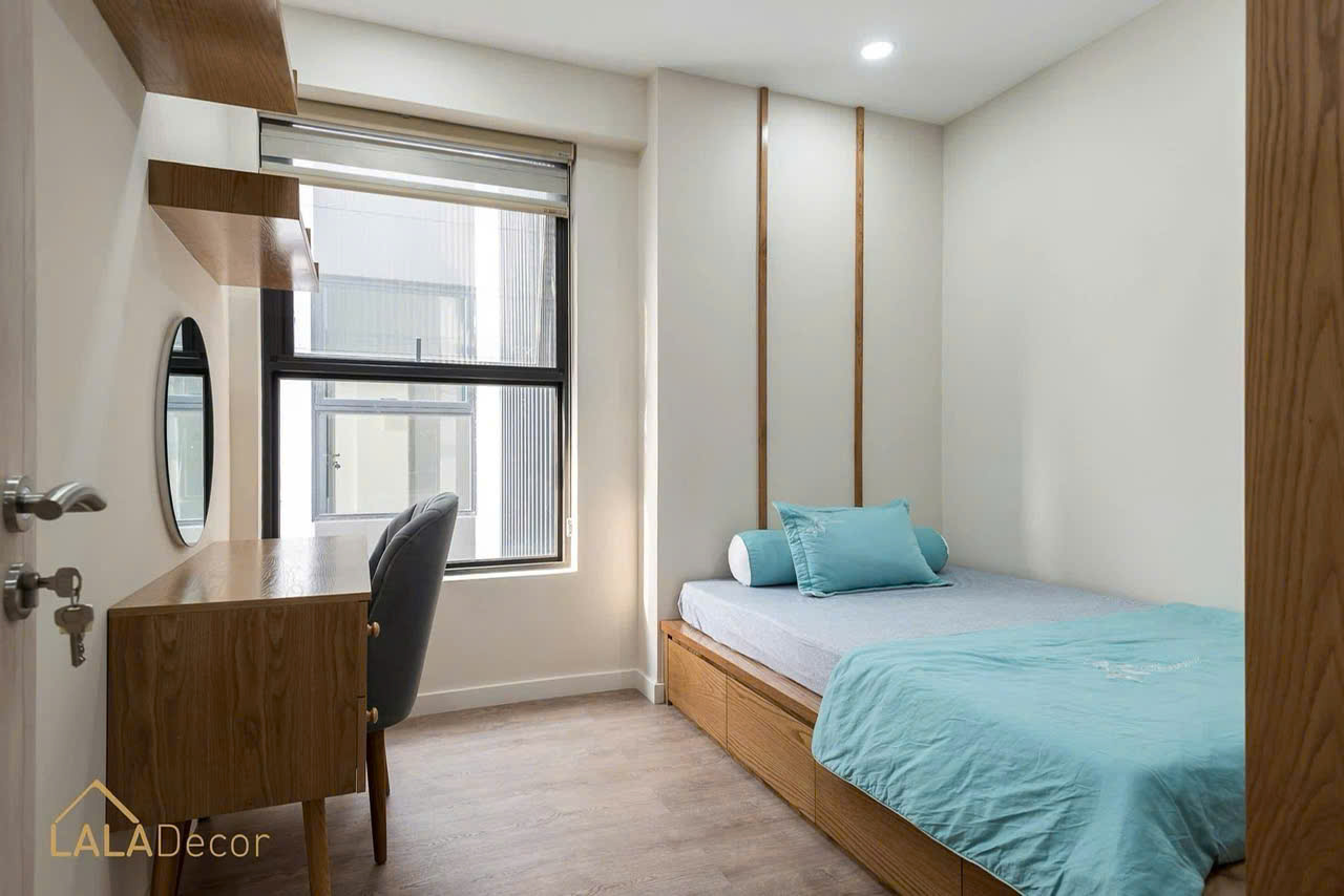 Bán căn hộ Hưng Phúc Premier , phú mỹ hưng, quận 7. Diện tích: 79m, 2 phòng ngủ, 2wc. Căn hộ 2 view thoáng mát. Nội thất cao cấp, giá chỉ: 7.8 tỷ . Anh chị xem nhà liên hê: hotline Ngọc Thư - 9869