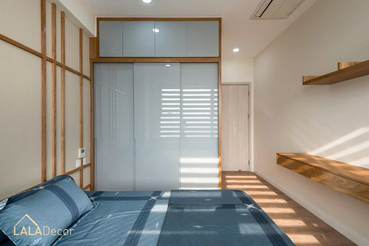 Bán căn hộ Hưng Phúc Premier , phú mỹ hưng, quận 7. Diện tích: 79m, 2 phòng ngủ, 2wc. Căn hộ 2 view thoáng mát. Nội thất cao cấp, giá chỉ: 7.8 tỷ . Anh chị xem nhà liên hê: hotline Ngọc Thư - 9867