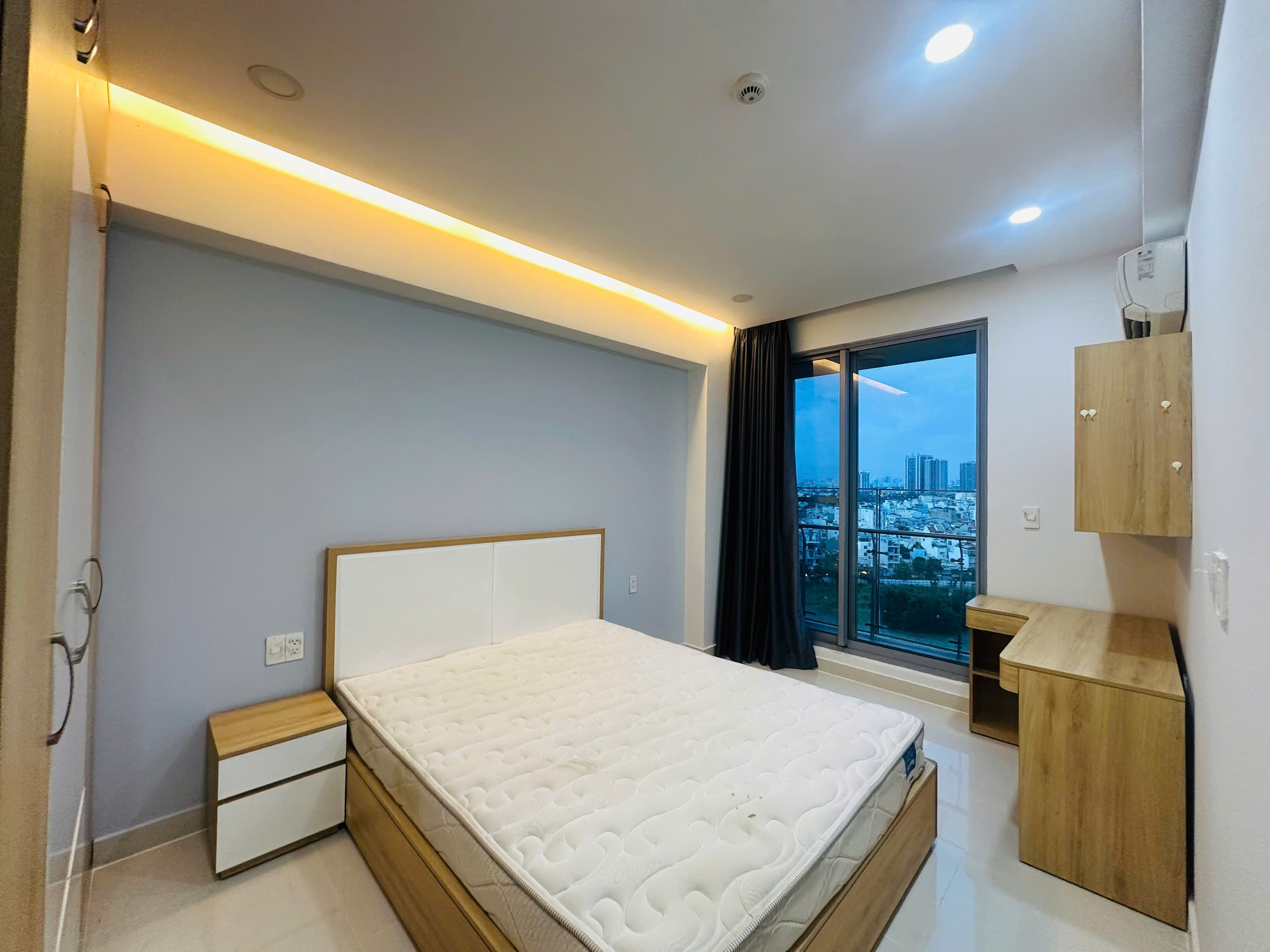 Bán căn hộ Green Valley phú mỹ hưng, quận 7. Diện tích: 117m, 3 phòng ngủ, 2wc. View thoáng, nội thất đầy đủ. Ô xe hầm. Gía chỉ: 10 tỷ. Qúy khách xem nhà liên hệ: hotline Ngọc Thư - 9903