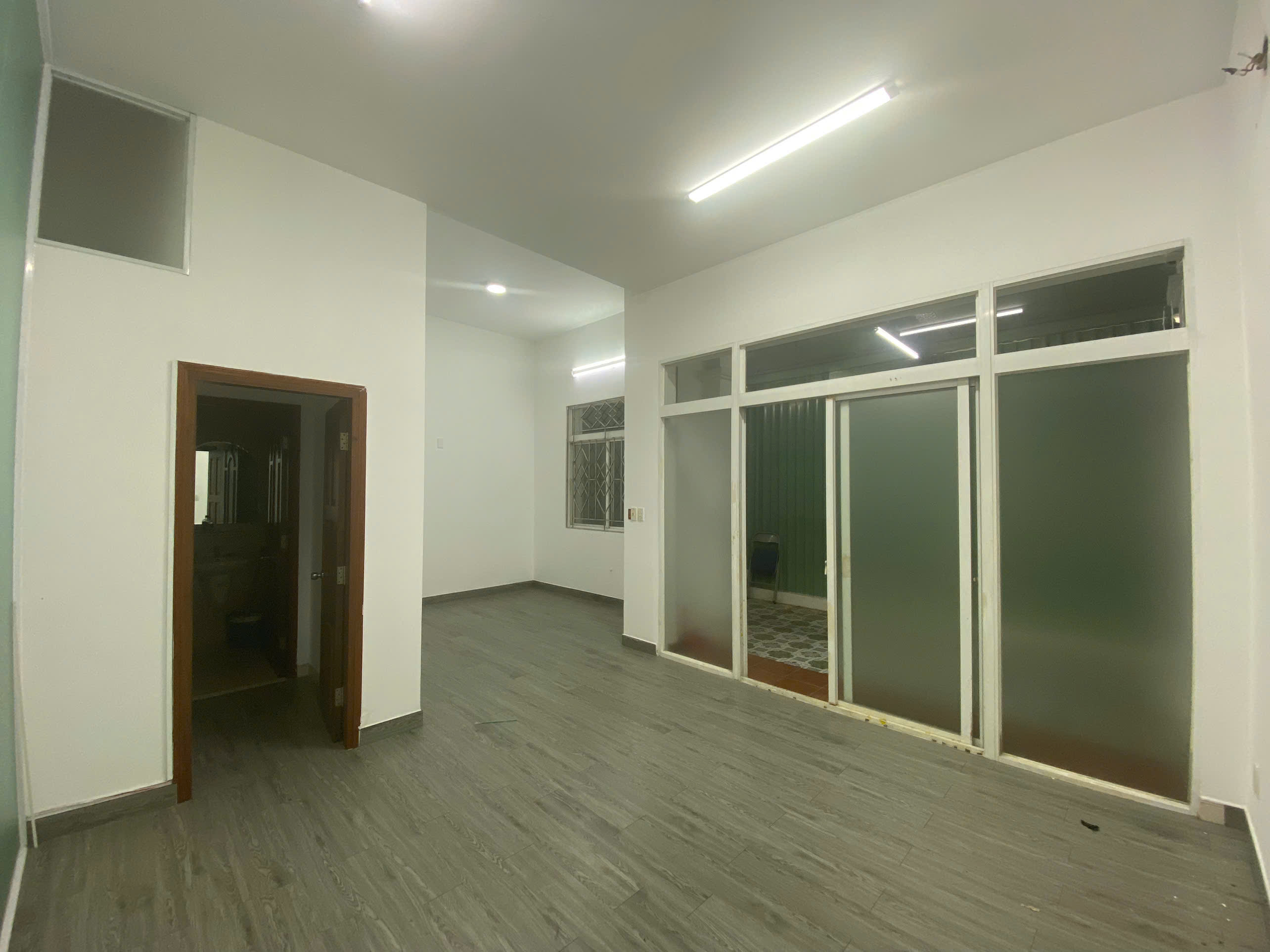 Cho thuê  biệt thự liền kề Phú Mỹ Hưng. Thiết kế: 4PN, 3WC, 126m2 - Phú Mỹ Hưng. Giá: 35 triệu. Phù Hợp Ở - Làm Văn Phòng. Em Luân - Hợp Tín Land | BĐS Phú Mỹ Hưng – Quận 7 - 10024