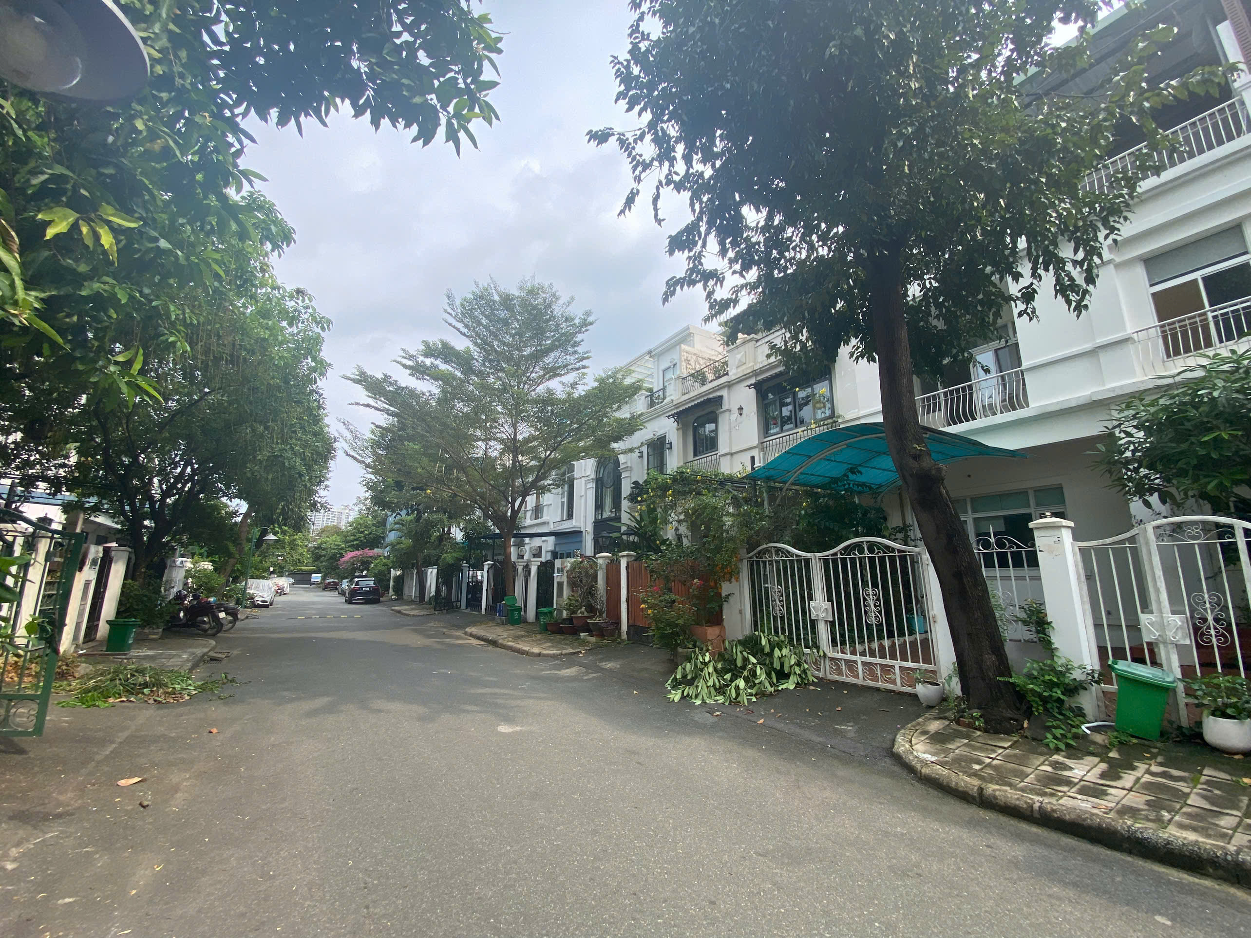 Cho thuê  biệt thự liền kề Phú Mỹ Hưng. Thiết kế: 4PN, 3WC, 126m2 - Phú Mỹ Hưng. Giá: 35 triệu. Phù Hợp Ở - Làm Văn Phòng. Em Luân - Hợp Tín Land | BĐS Phú Mỹ Hưng – Quận 7 - 10022